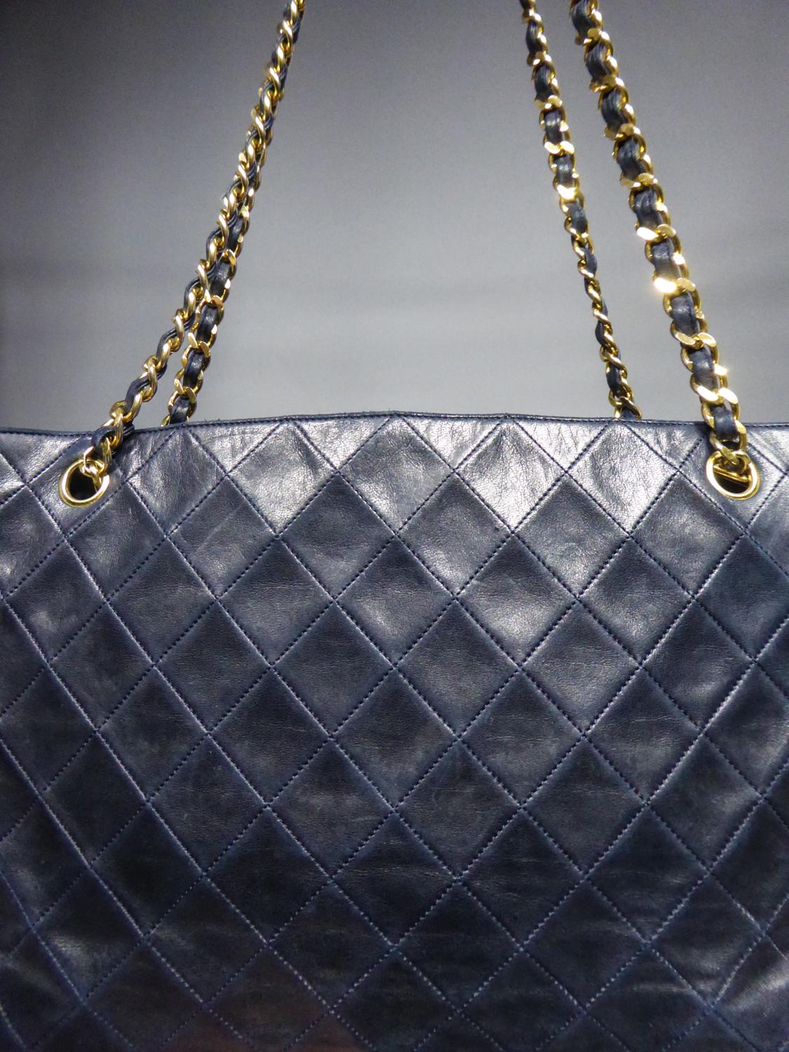 A Chanel Cabas or Grand Shopping Bag in Navy Quilted Leather Circa 2000 In Good Condition In Toulon, FR