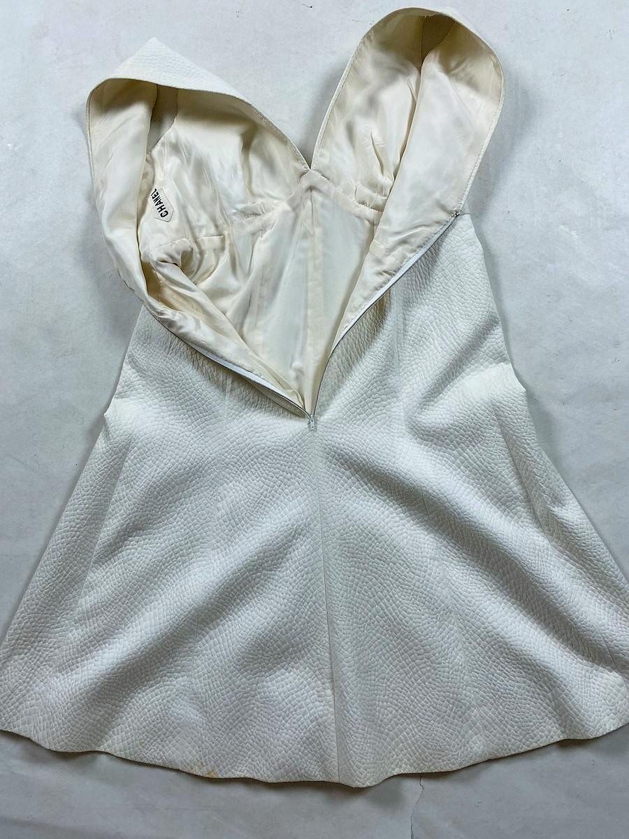 A Chanel Couture white cotton Set numbered 59989/59990 Circa 1970 12