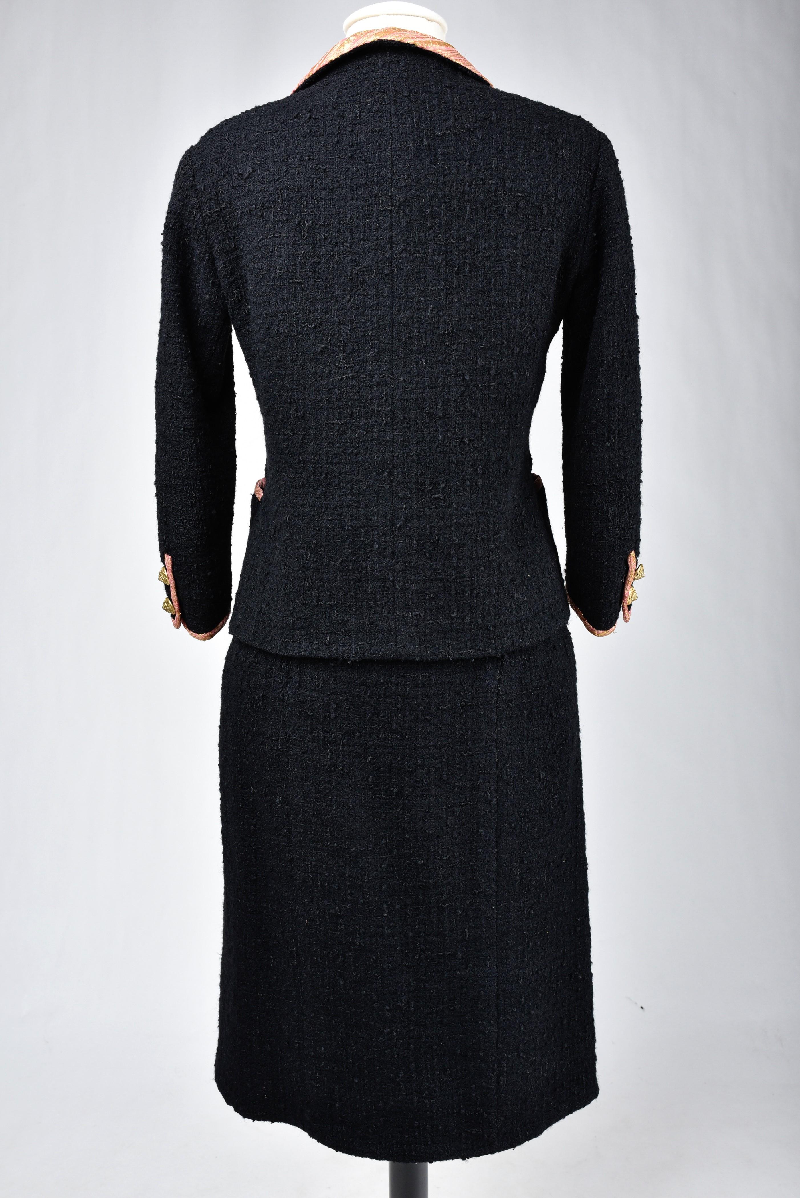 A Gabrielle Chanel Couture Woollen & golden lamé skirt suit Circa 1968-1970 For Sale 6