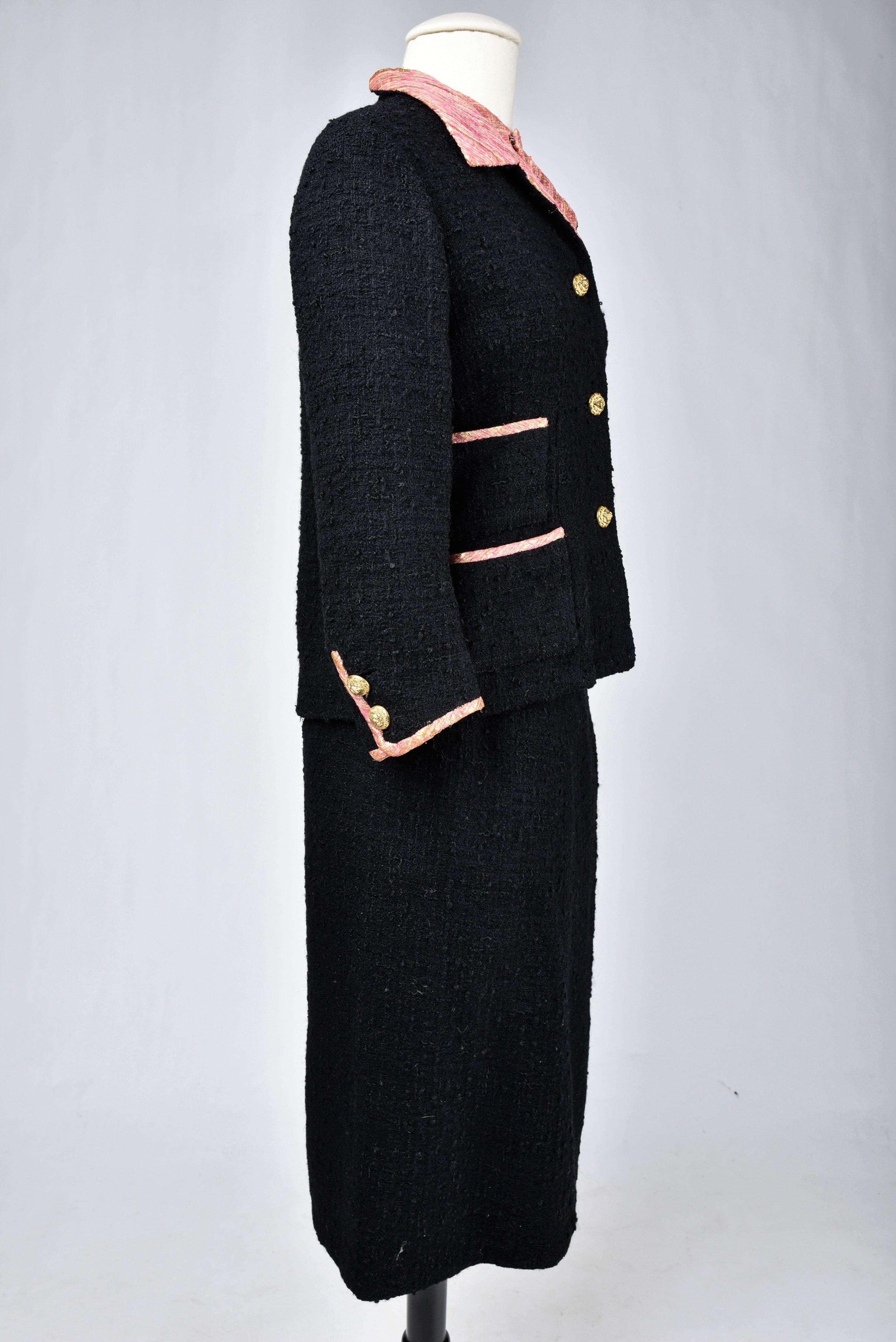 A Gabrielle Chanel Couture Woollen & golden lamé skirt suit Circa 1968-1970 For Sale 7