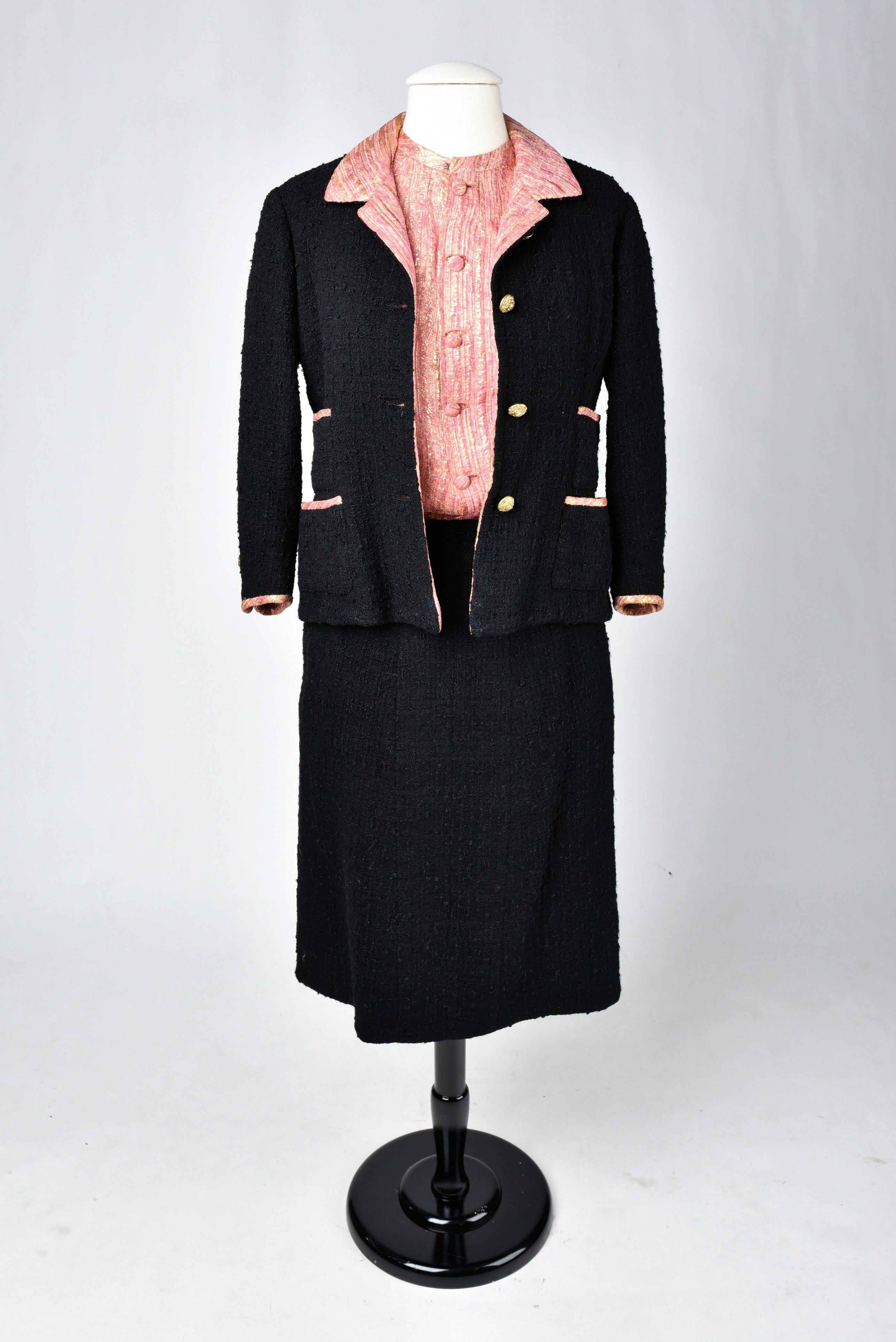 Women's A Gabrielle Chanel Couture Woollen & golden lamé skirt suit Circa 1968-1970 For Sale