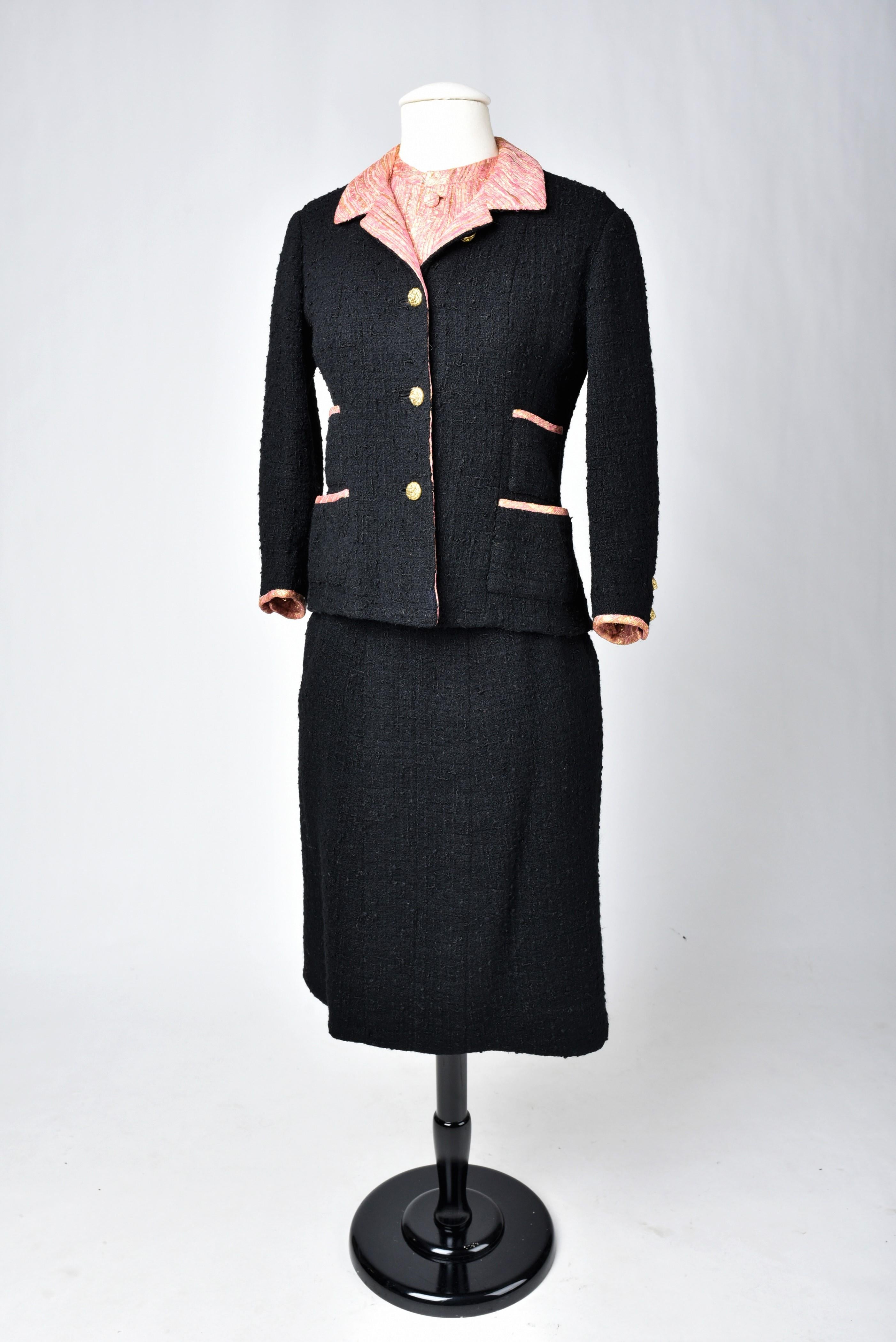 Tailleur jupe Chanel Couture en laine et maille dorée ( attribué à) vers 1970 en vente 5