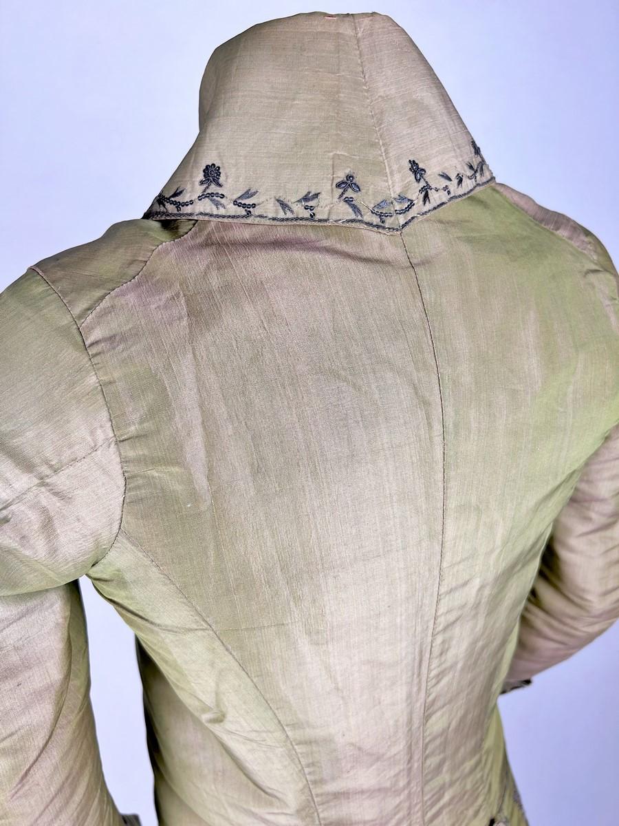 A changing taffeta Embroidered Frockcoat - French Revolution period Circa 1790 For Sale 7