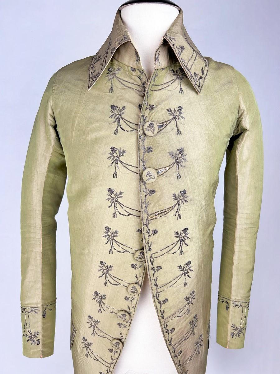 Brown A changing taffeta Embroidered Frockcoat - French Revolution period Circa 1790 For Sale