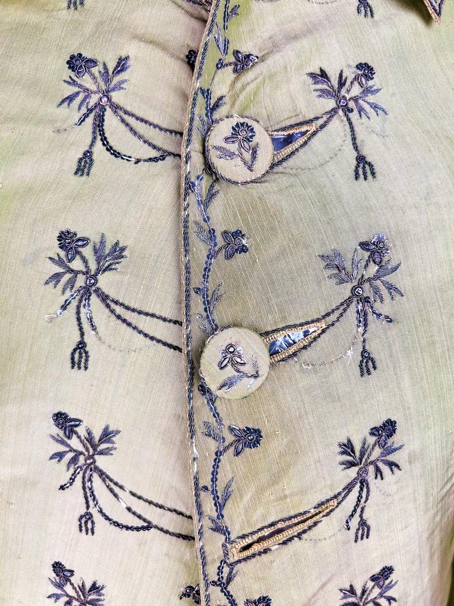 Women's or Men's A changing taffeta Embroidered Frockcoat - French Revolution period Circa 1790 For Sale