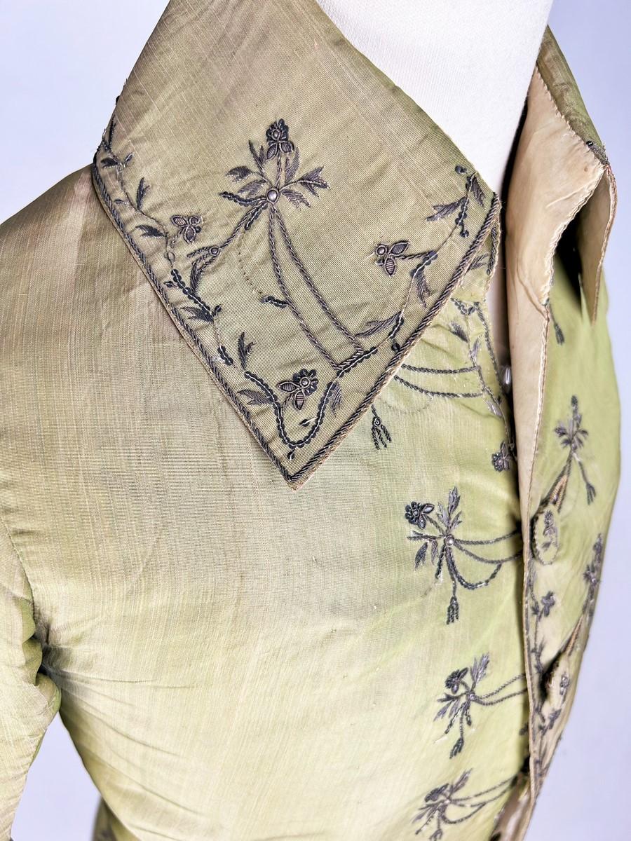 A changing taffeta Embroidered Frockcoat - French Revolution period Circa 1790 For Sale 1