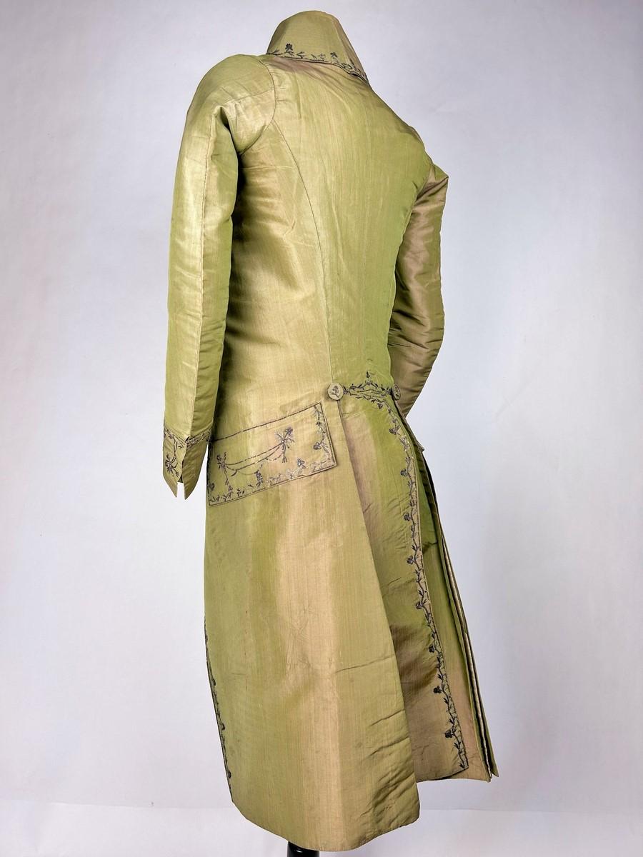 A changing taffeta Embroidered Frockcoat - French Revolution period Circa 1790 For Sale 2
