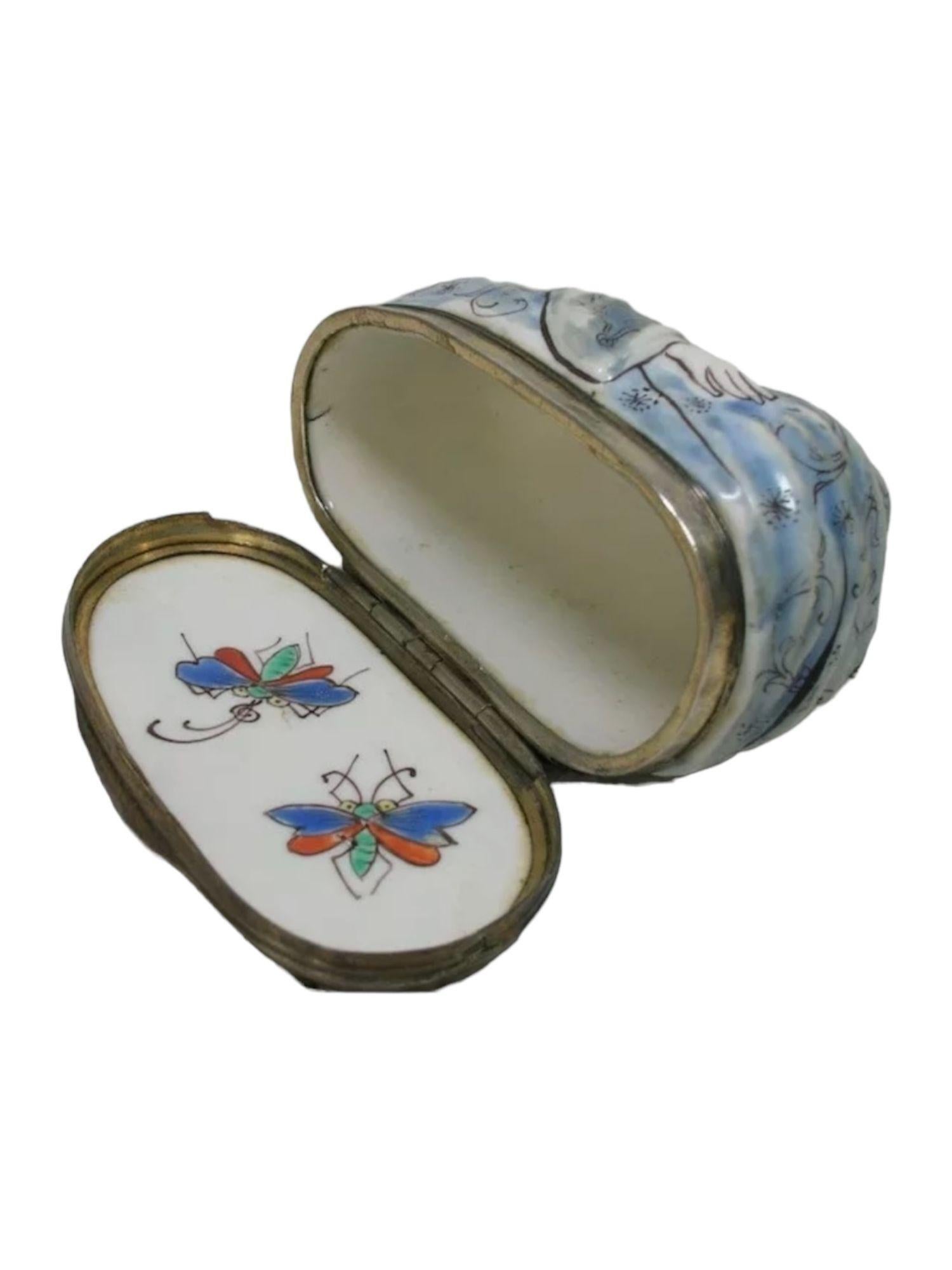 A Chantilly Silver Mounted Snuff Box of a Sleeping Monk, Mid 18th Century For Sale 3