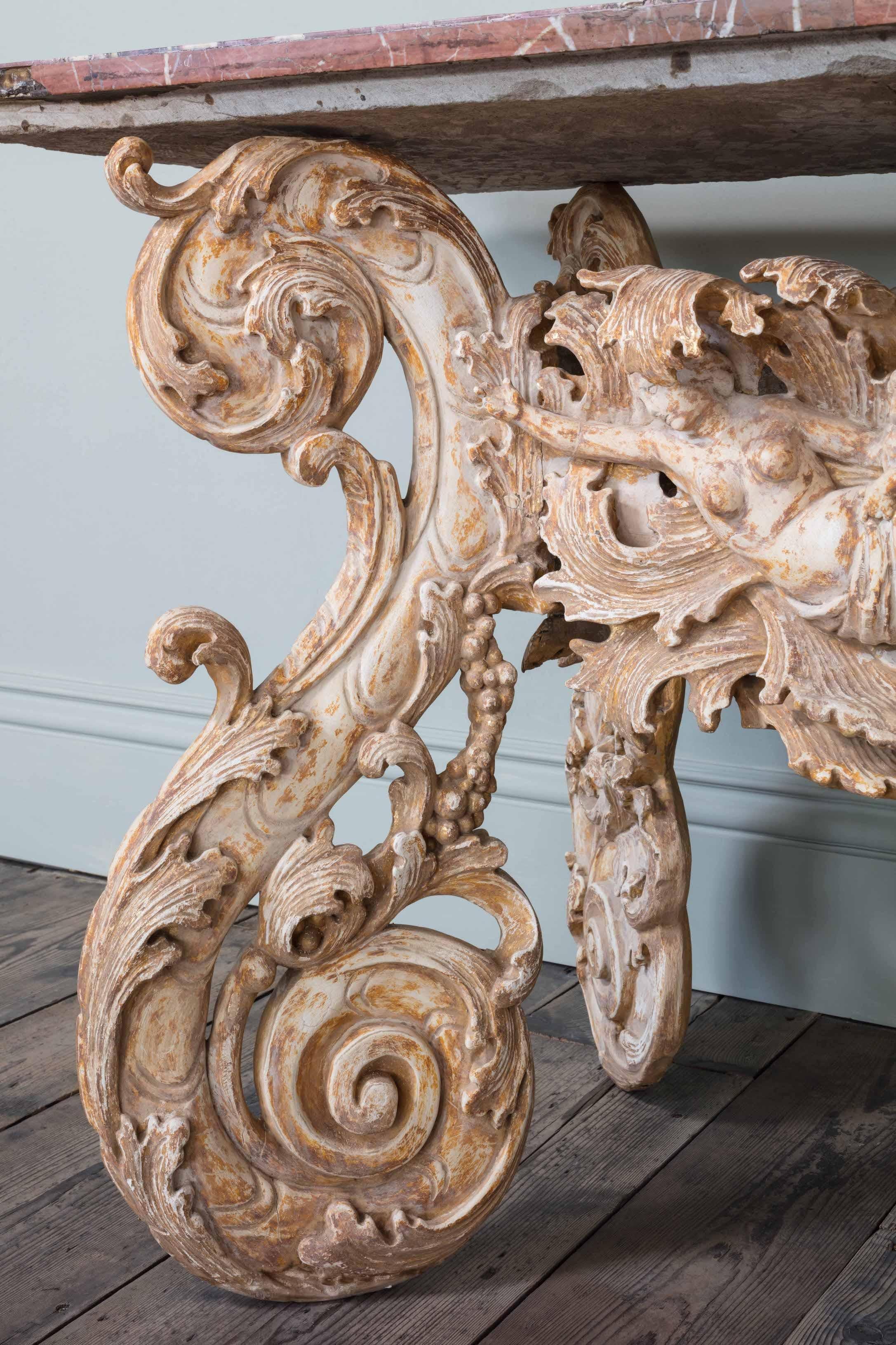Sculpté A I C C Charles, table console en bois doré et à plateau de marbre, c.1680 en vente