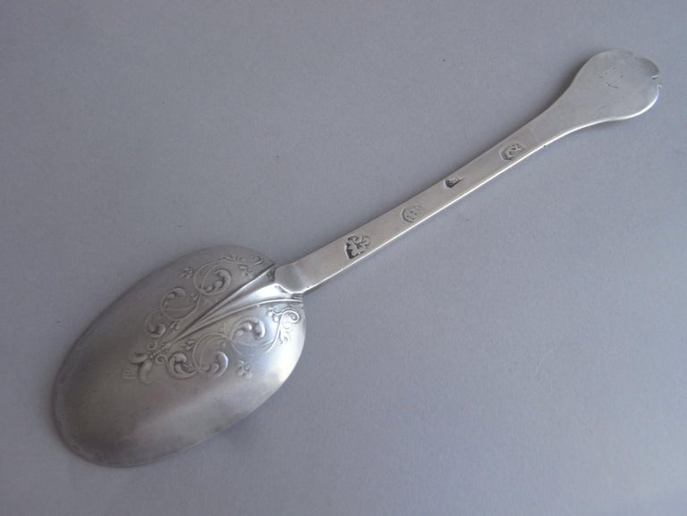English Charles II Lace Back Trefid Spoon made in London in 1682 by Lawrence Coles For Sale