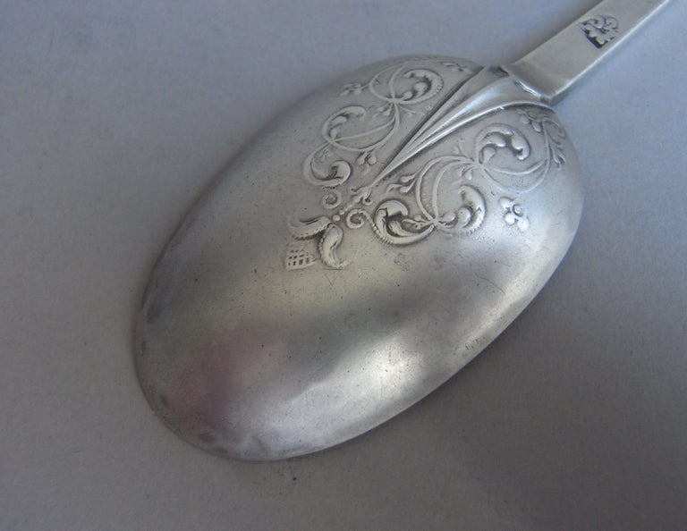Mid-17th Century Charles II Lace Back Trefid Spoon made in London in 1682 by Lawrence Coles For Sale