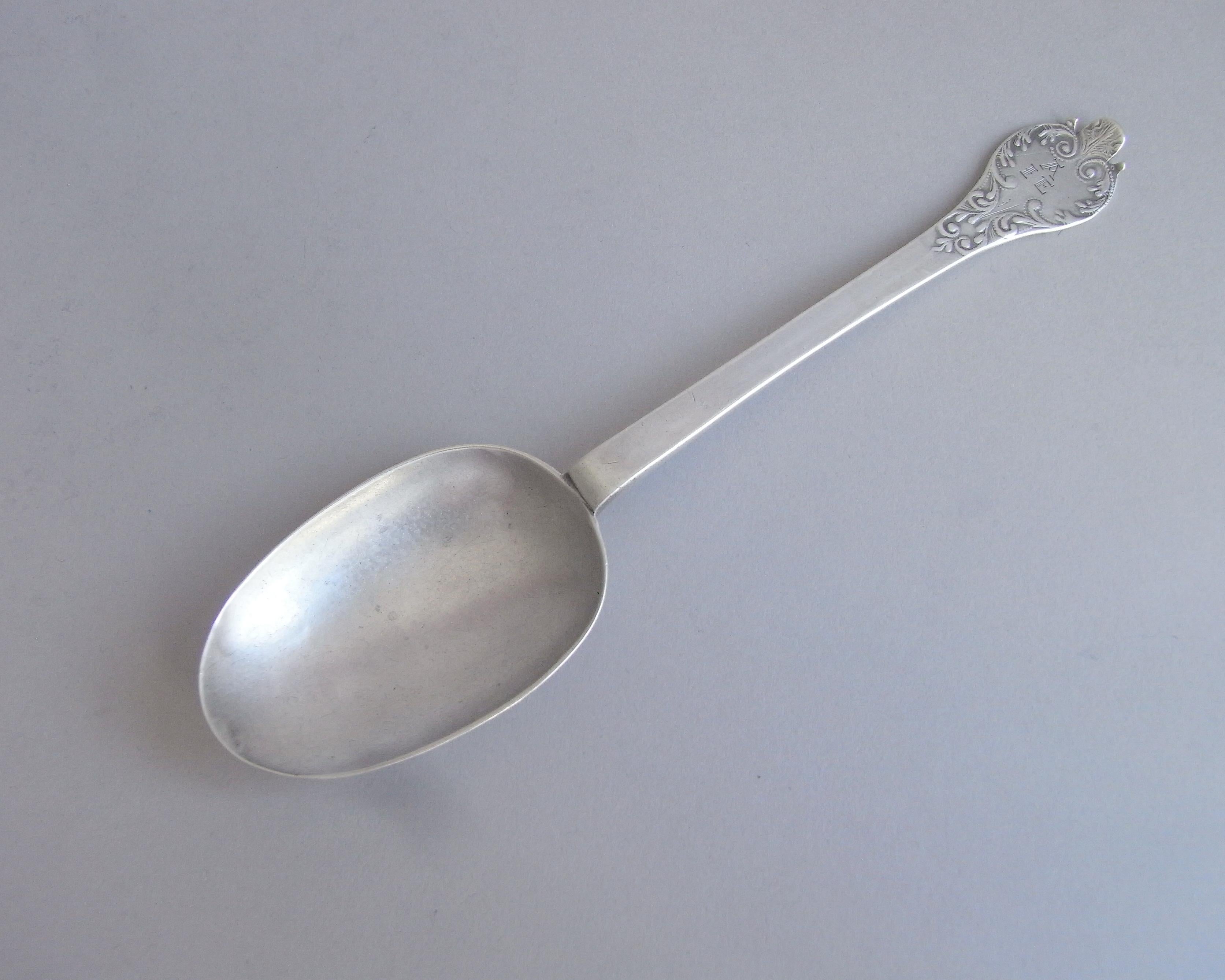 Mid-17th Century Charles II Lace Back Trefid Spoon made in London in 1682 by Lawrence Coles For Sale