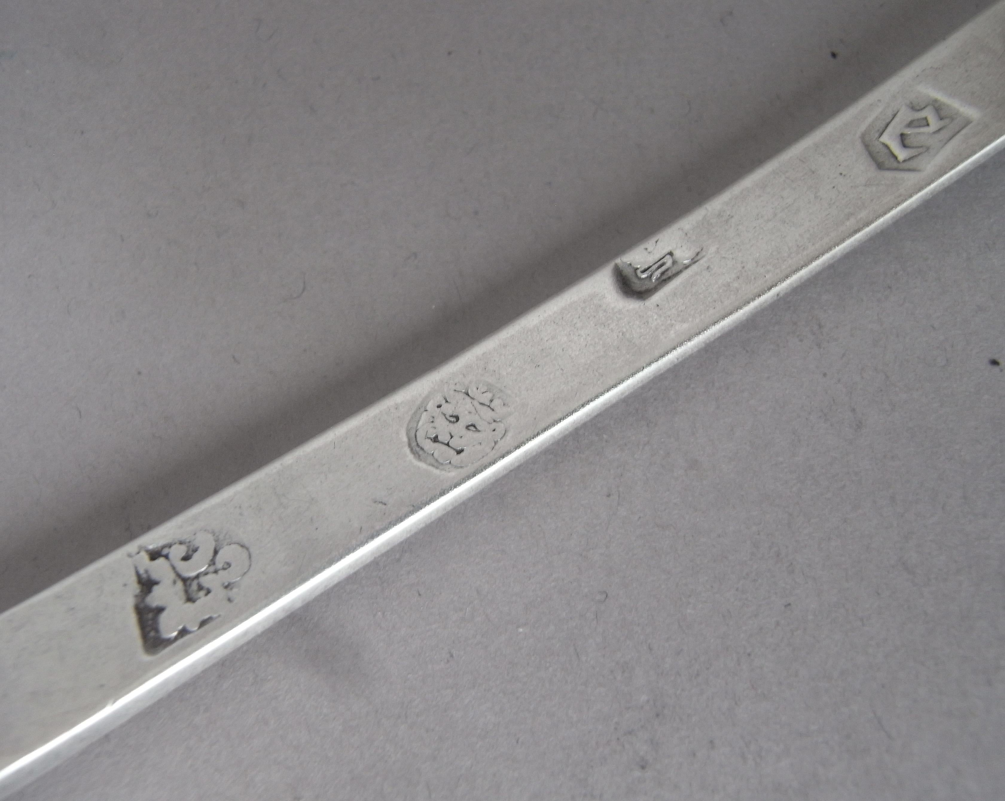 Charles II Lace Back Trefid Spoon made in London in 1682 by Lawrence Coles For Sale 1