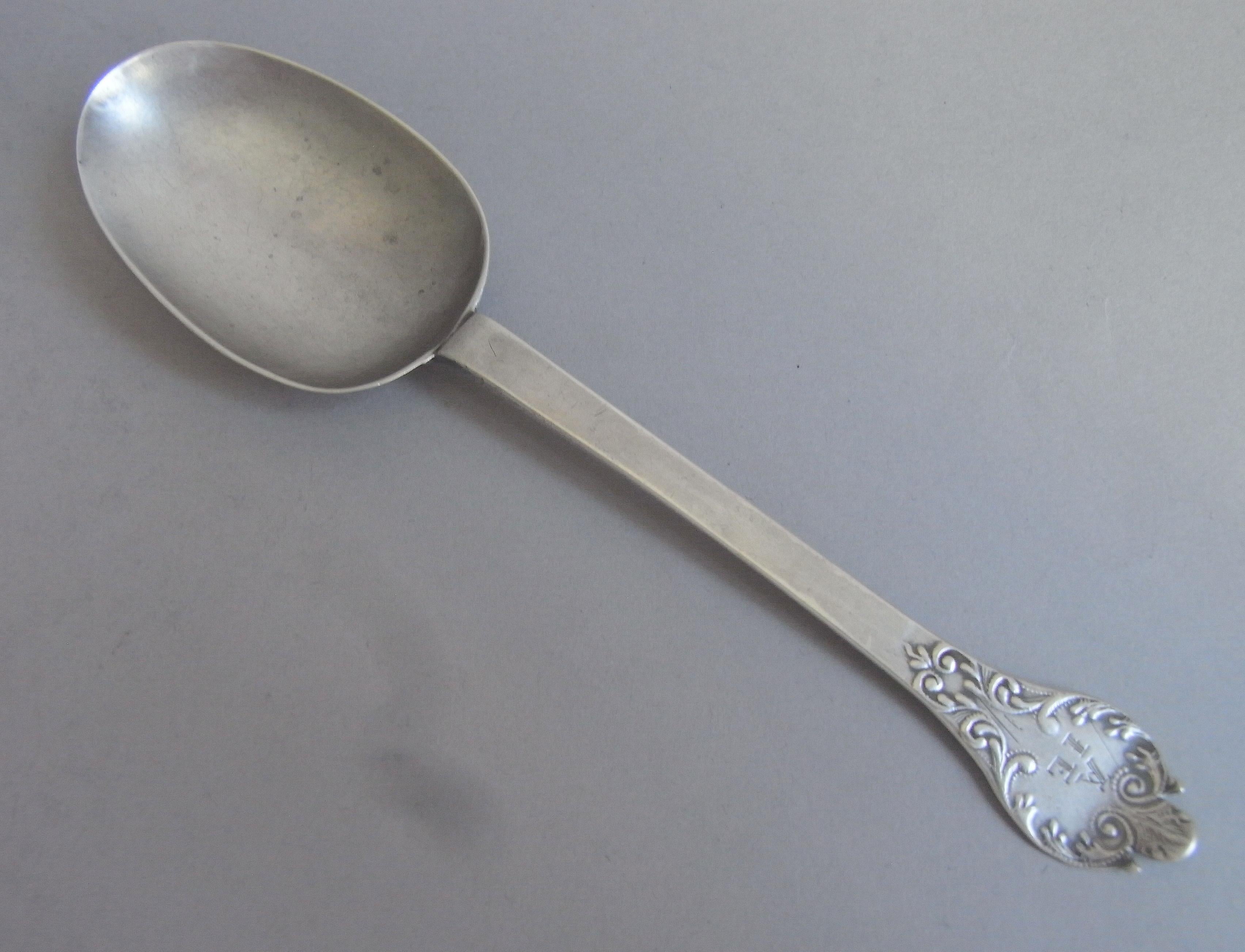 Late 17th Century Charles II Laceback Trefid Spoon made in London in 1682 by Lawrence Coles