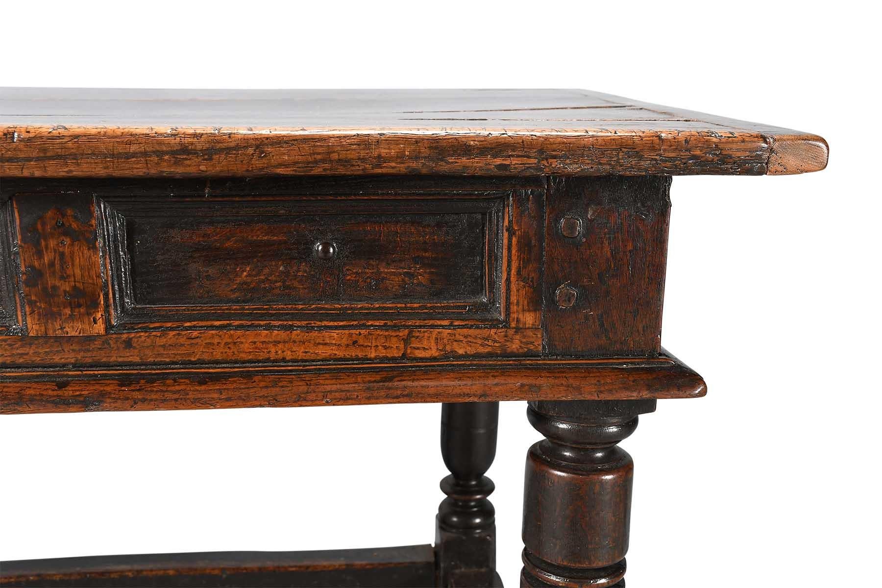 A Charles II Period Oak Side Table In Good Condition For Sale In Harrodsburg, KY