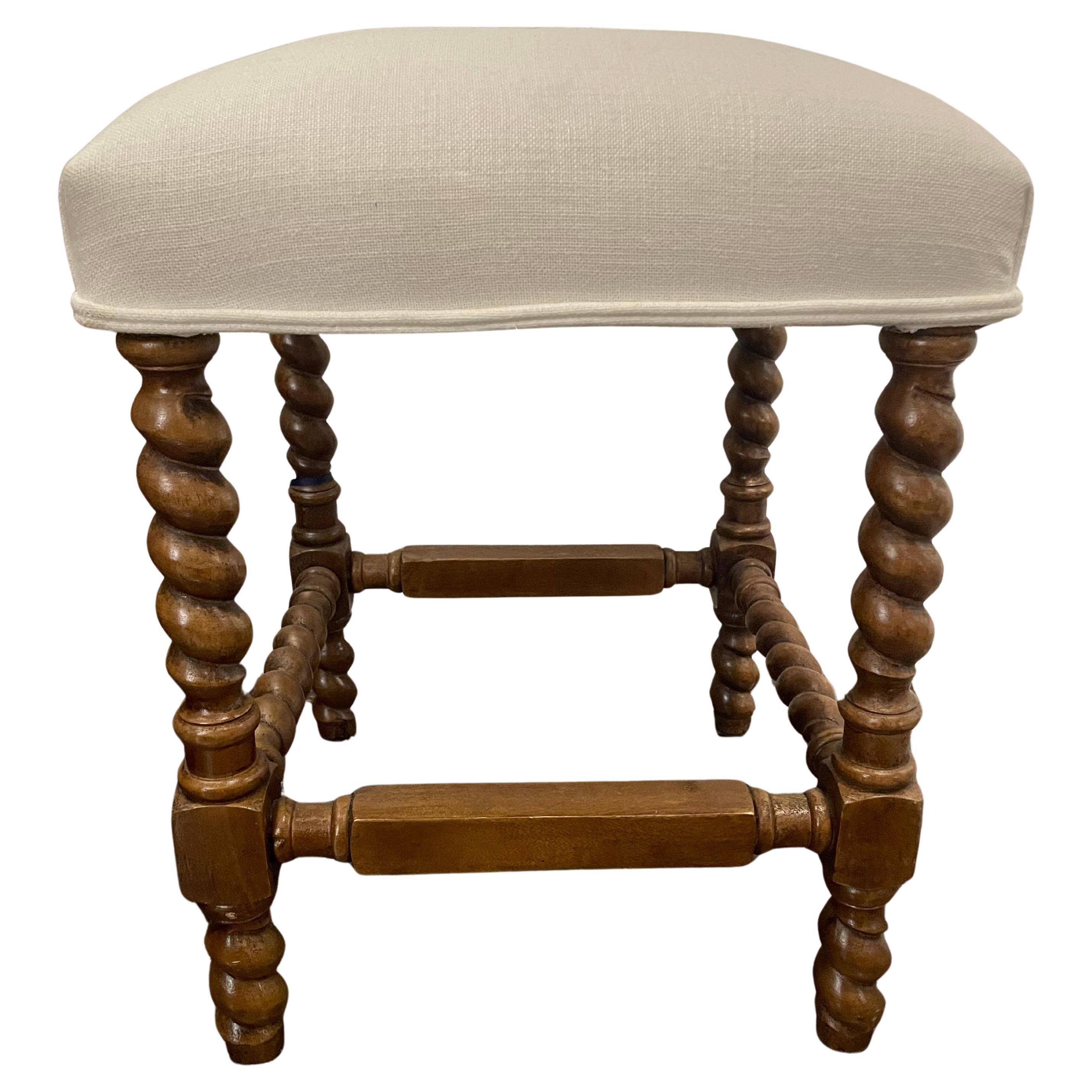Hocker im Charles-II-Stil, gepolstert mit weißem Stoff