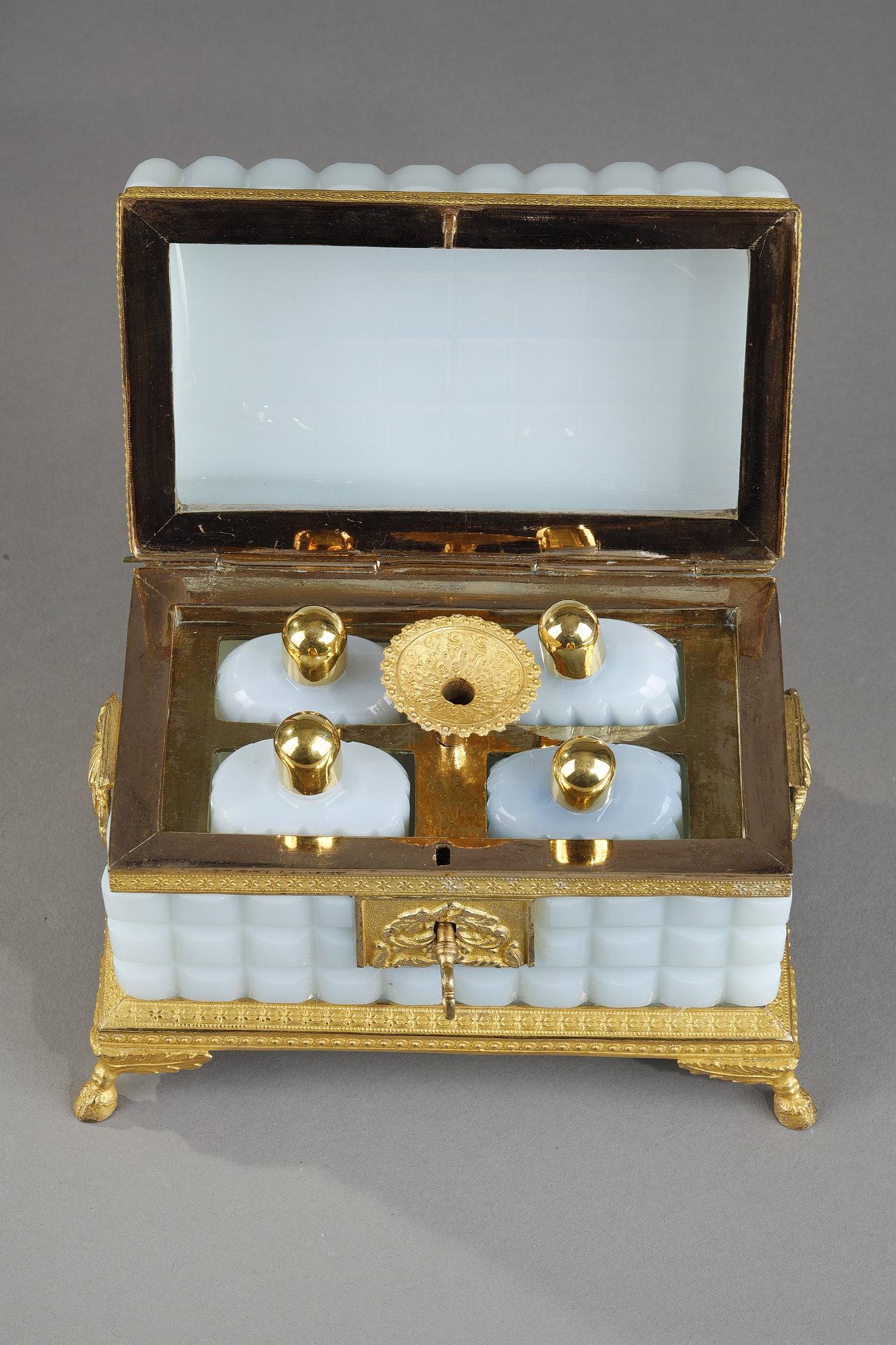 A Charles X opaline casket with its perfume bottles For Sale 3