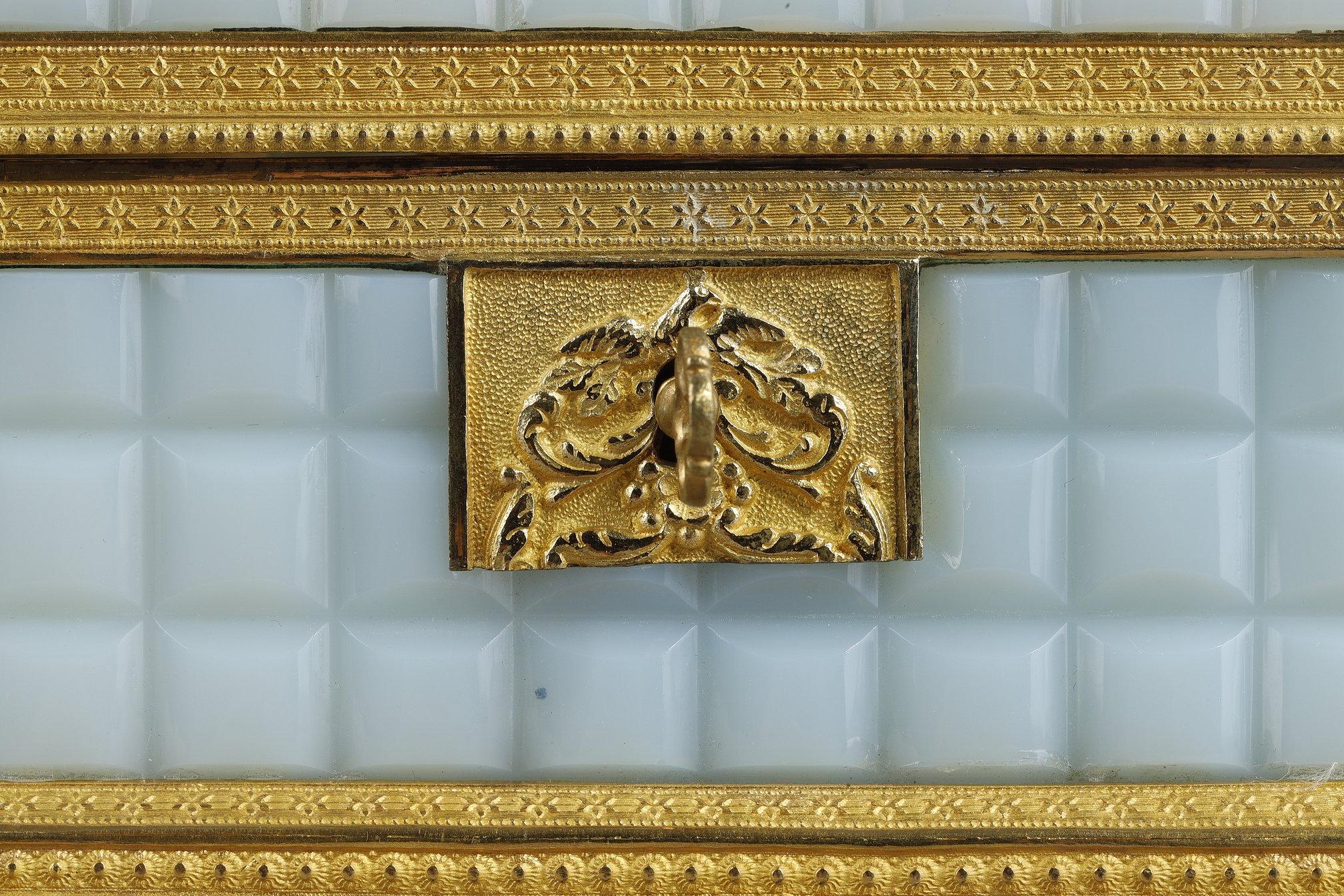 A Charles X opaline casket with its perfume bottles For Sale 2