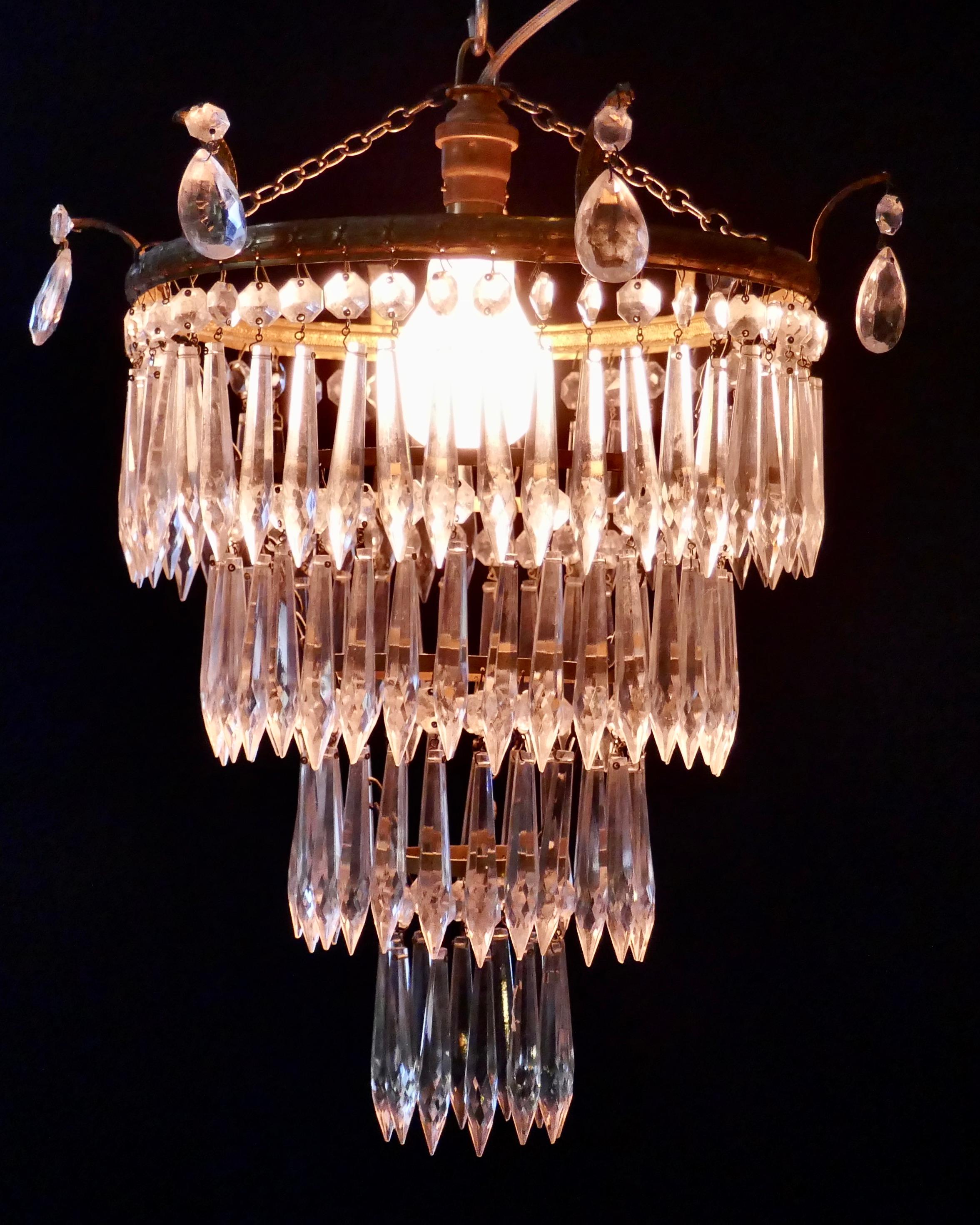 Charming Art Deco 4-Tier Waterfall Pendant Chandelier In Good Condition In Godshill, Isle of Wight