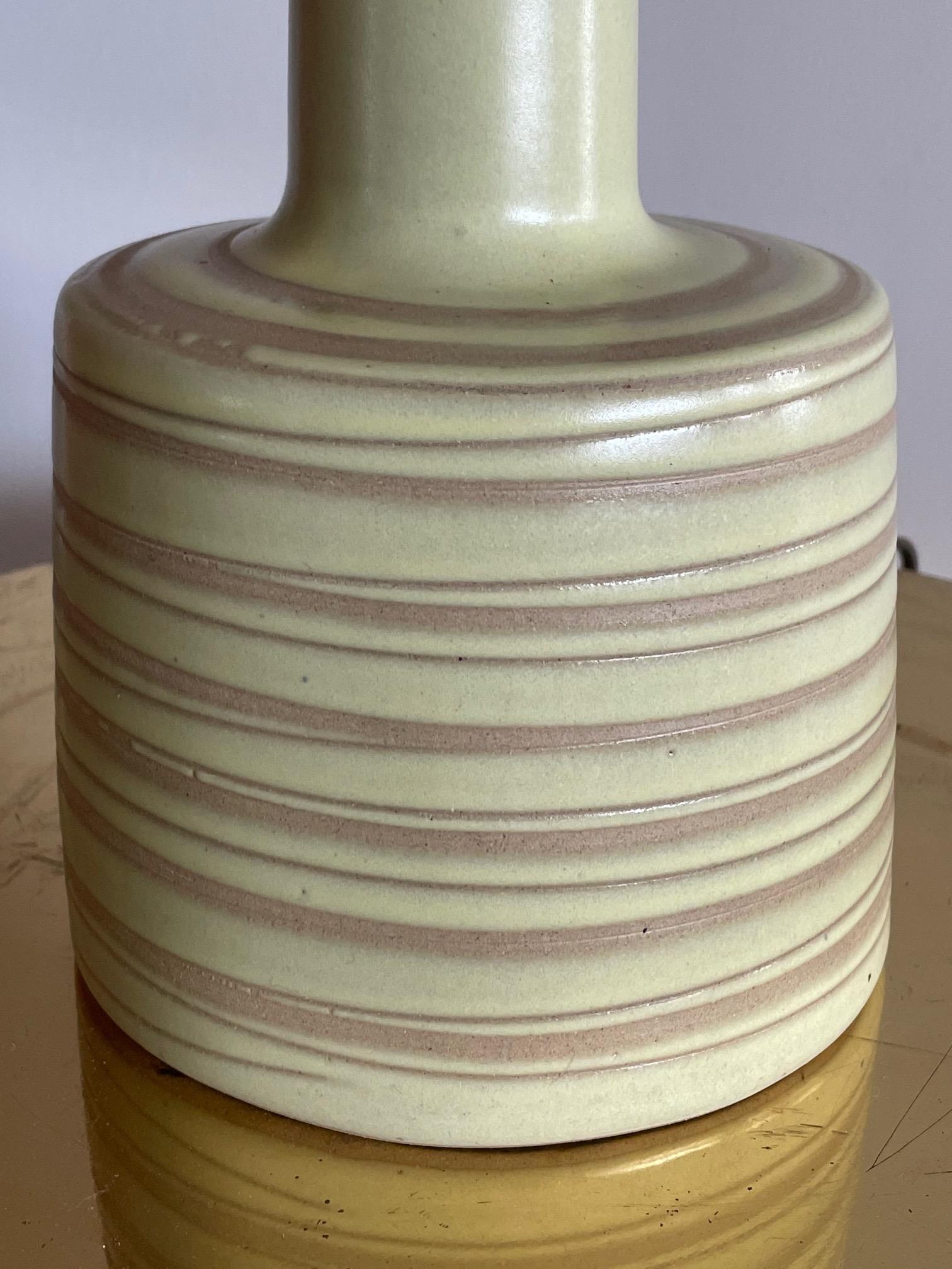 A charming ceramic lamp by Martz, circa 1960s. Yellow/beige with a swirling line decoration.