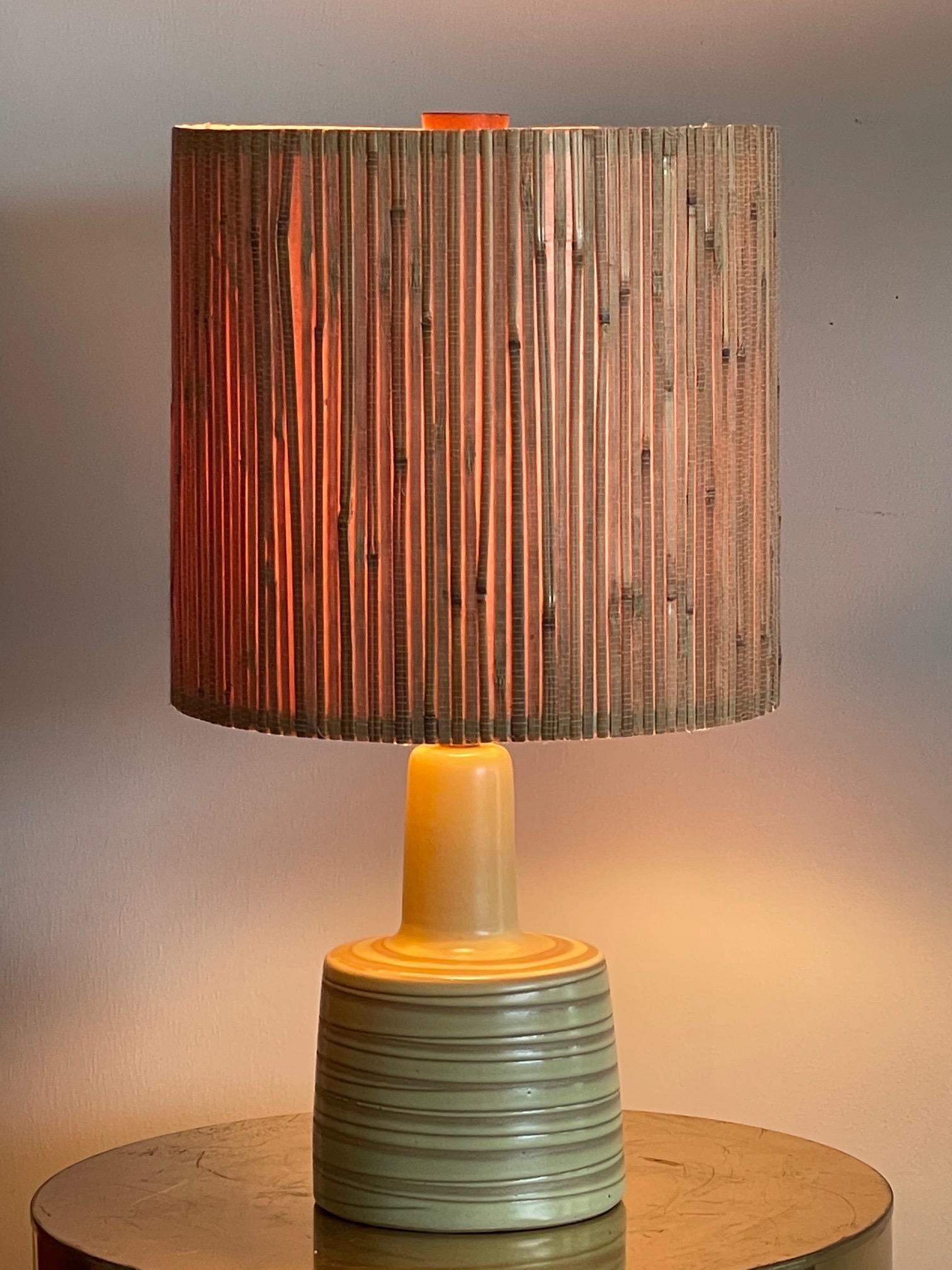 Milieu du XXe siècle Charmante lampe en céramique de Martz en vente