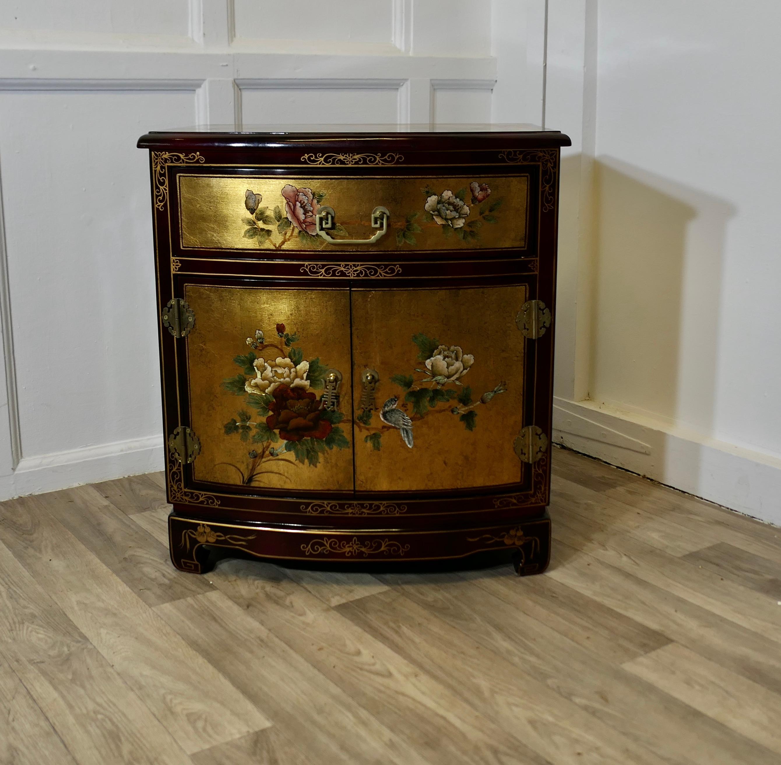 Chinoiseries Charmant meuble d'appoint à 2 portes de style Chinoiserie en vente