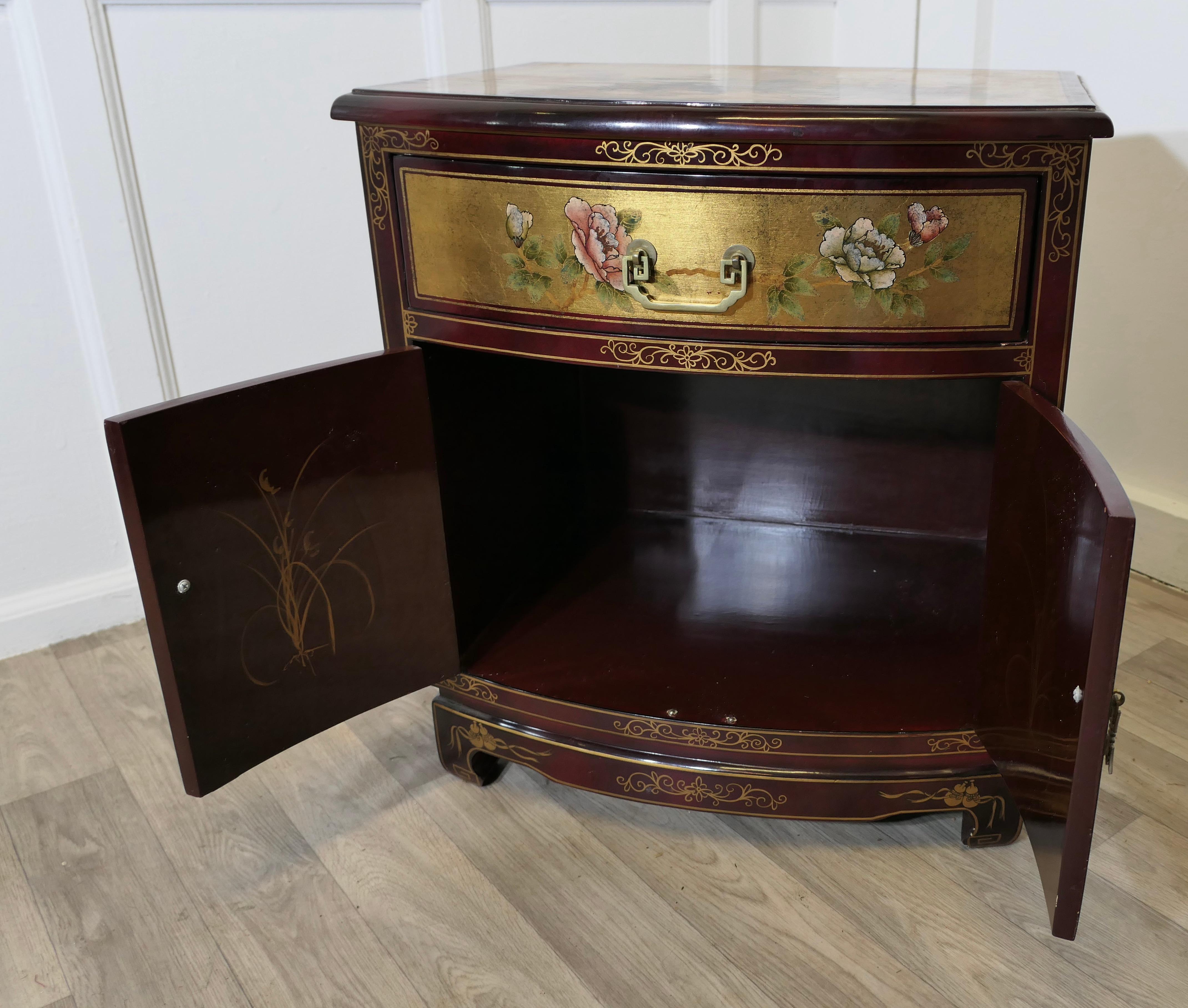 Charmant meuble d'appoint à 2 portes de style Chinoiserie en vente 2