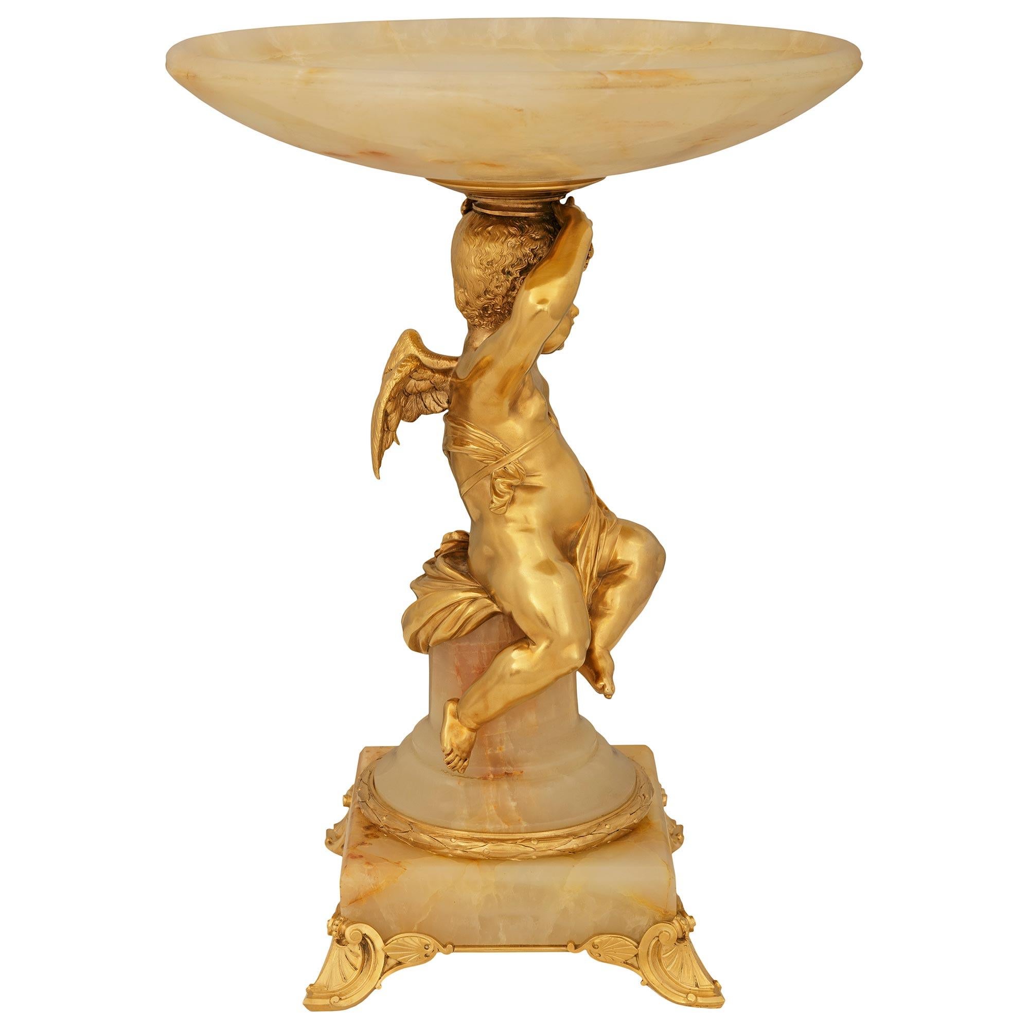 Charmante pièce centrale française du 19ème siècle, style Louis XVI, en bronze doré et onyx Bon état - En vente à West Palm Beach, FL
