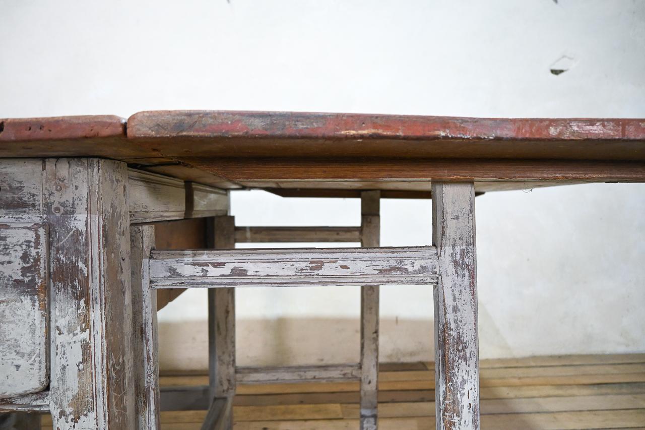 A Large Scale 18th Century Swedish Original Painted Slag Board Drop Leaf Table For Sale 7