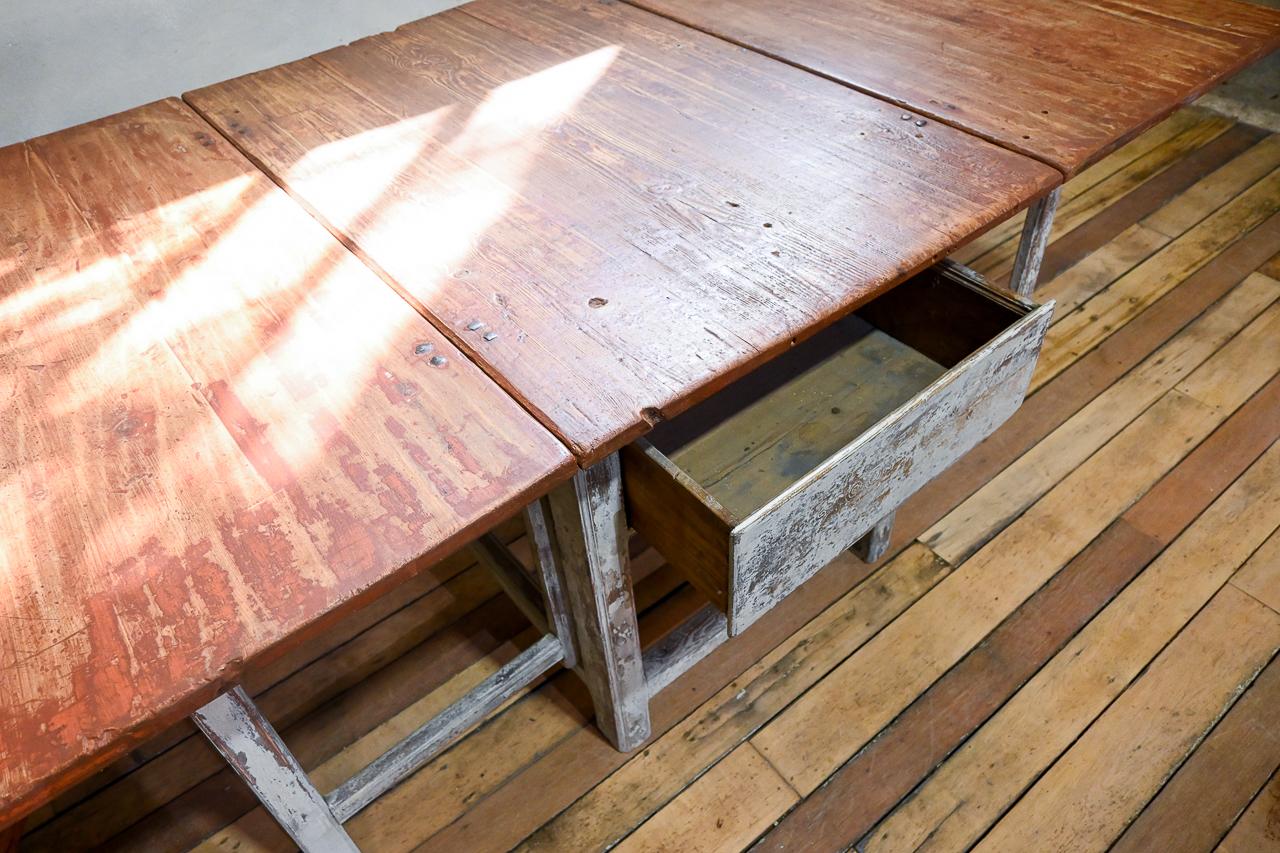 A Large Scale 18th Century Swedish Original Painted Slag Board Drop Leaf Table For Sale 8