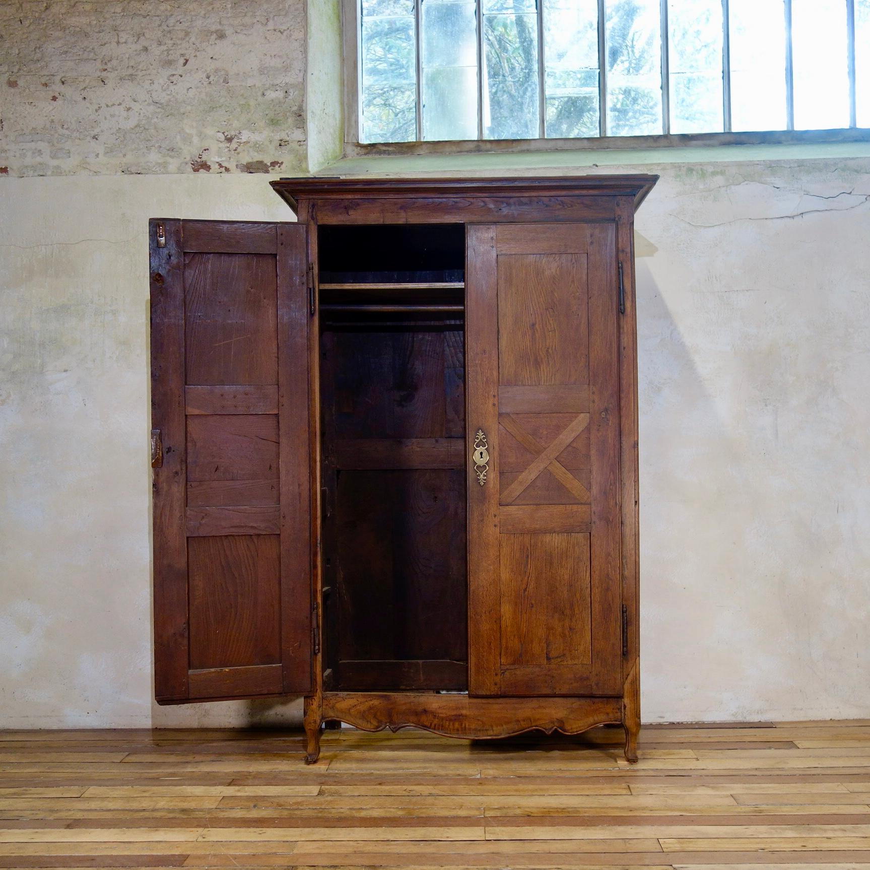 Charming Late 18th Century French Provincial Oak Armoire, Wardrobe 7