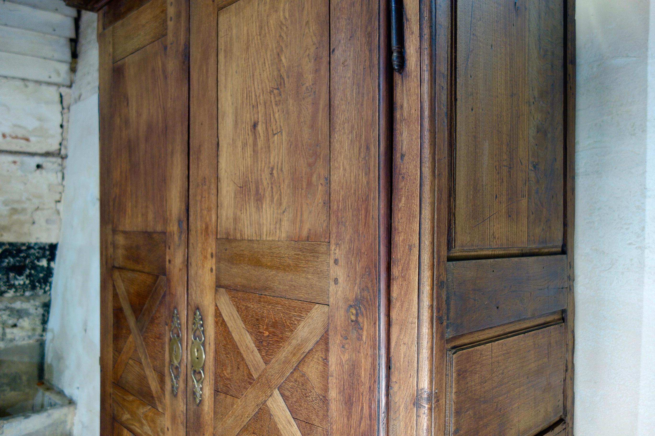 Charming Late 18th Century French Provincial Oak Armoire, Wardrobe 9