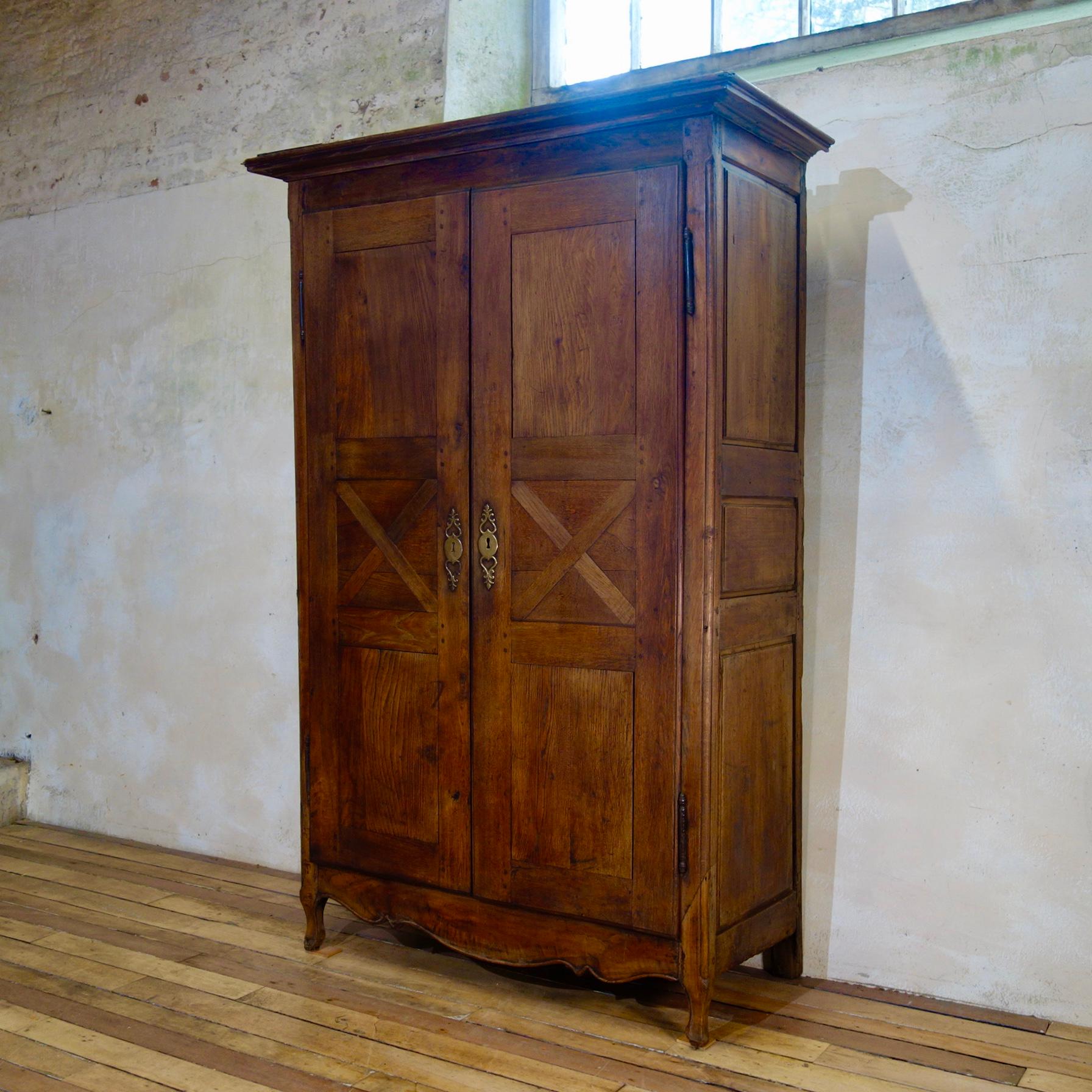Charming Late 18th Century French Provincial Oak Armoire, Wardrobe 1