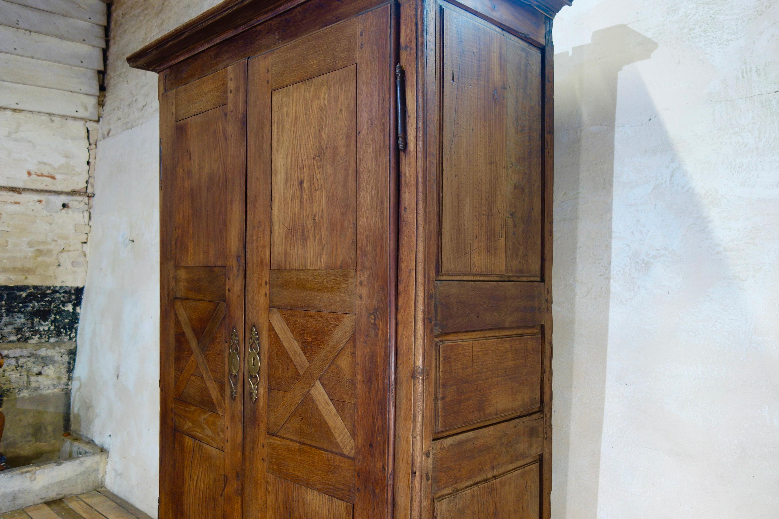 Charming Late 18th Century French Provincial Oak Armoire, Wardrobe 3