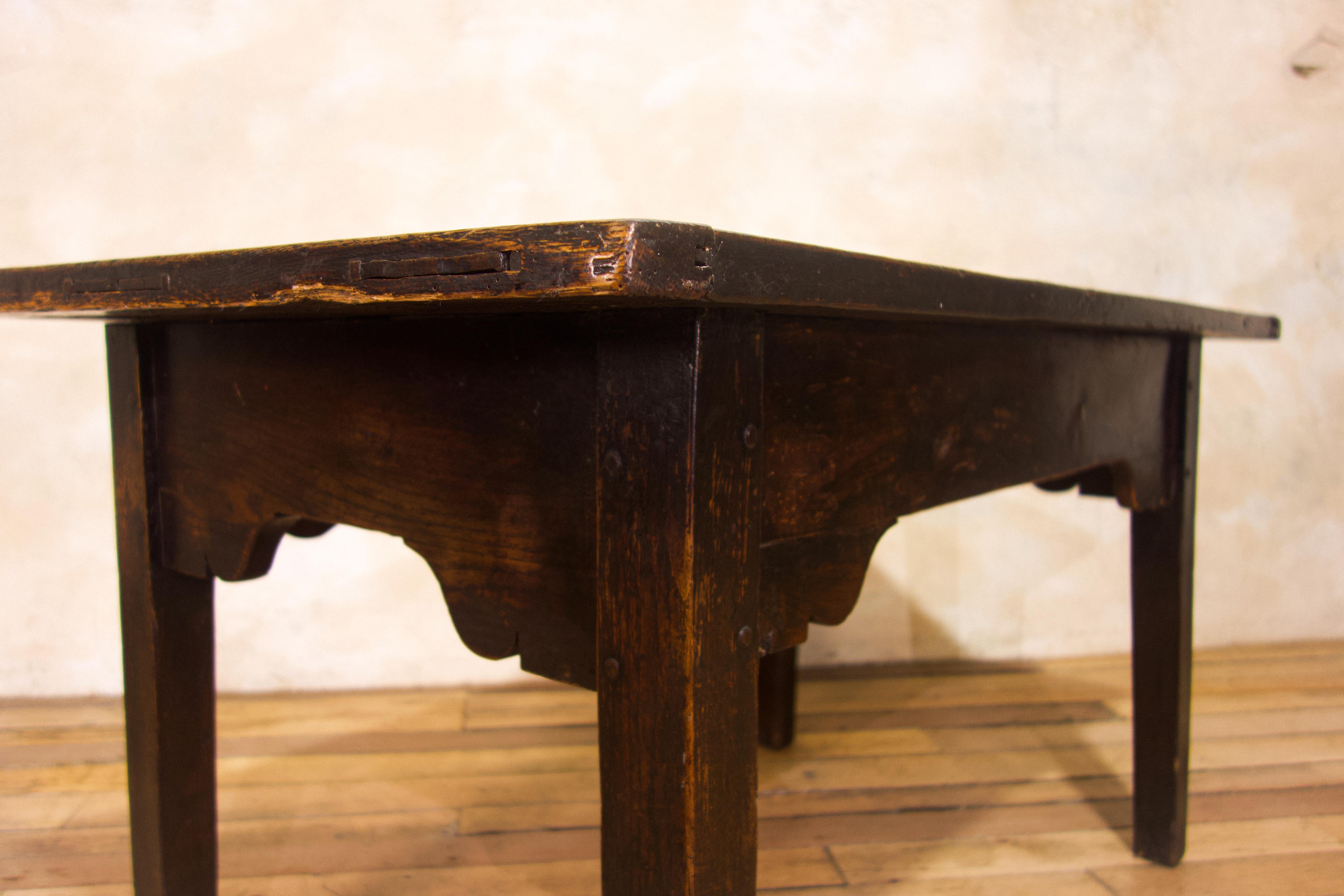 A Charming Mid 18th Century Joined Oak Country Farmhouse Table For Sale 5