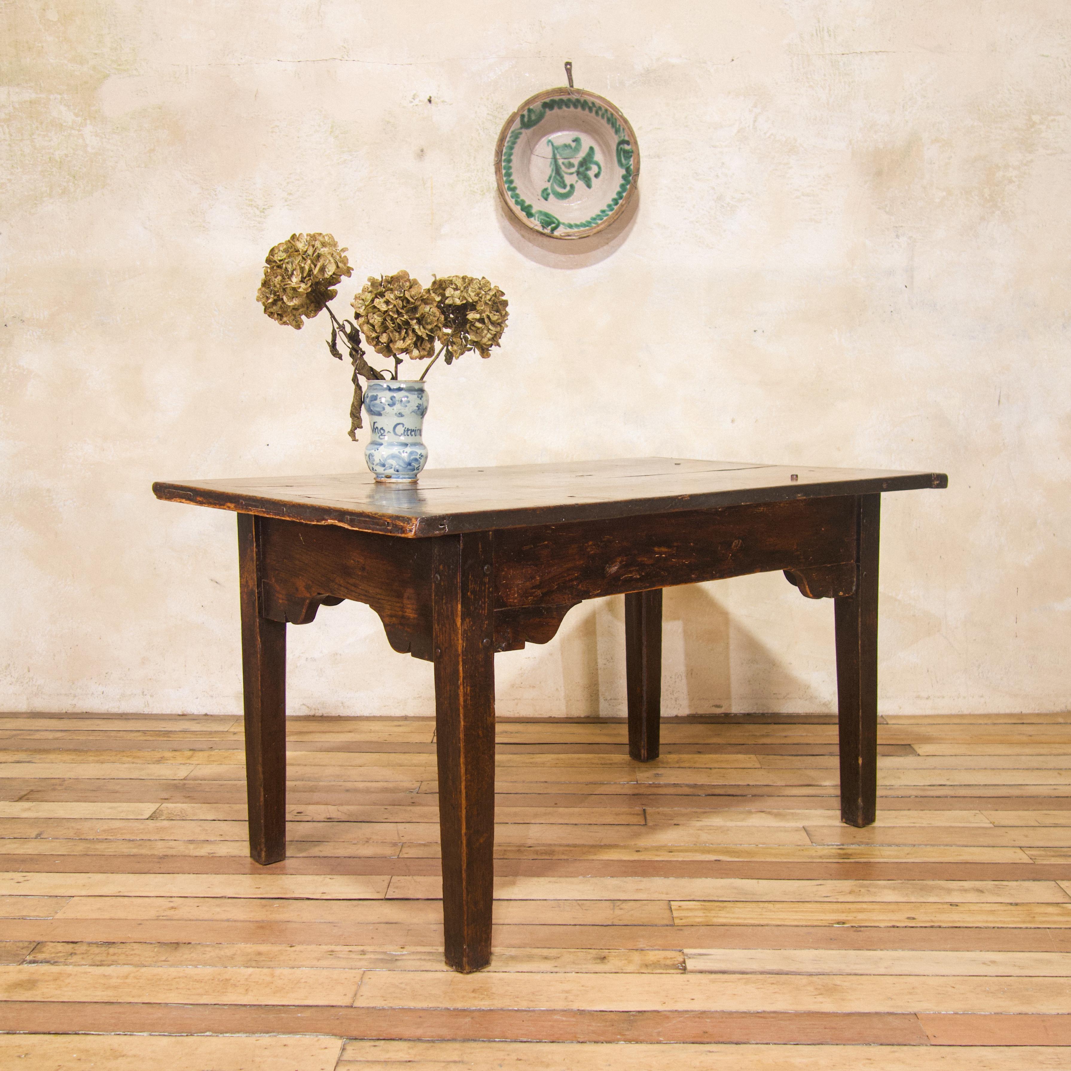 A charming mid 18th century joined oak farmhouse table. Demonstrating a two plank top with cleated ends, above an arched apron, on square tapering legs.

Measures: Width 137cm
Depth 81cm
Height 73cm.