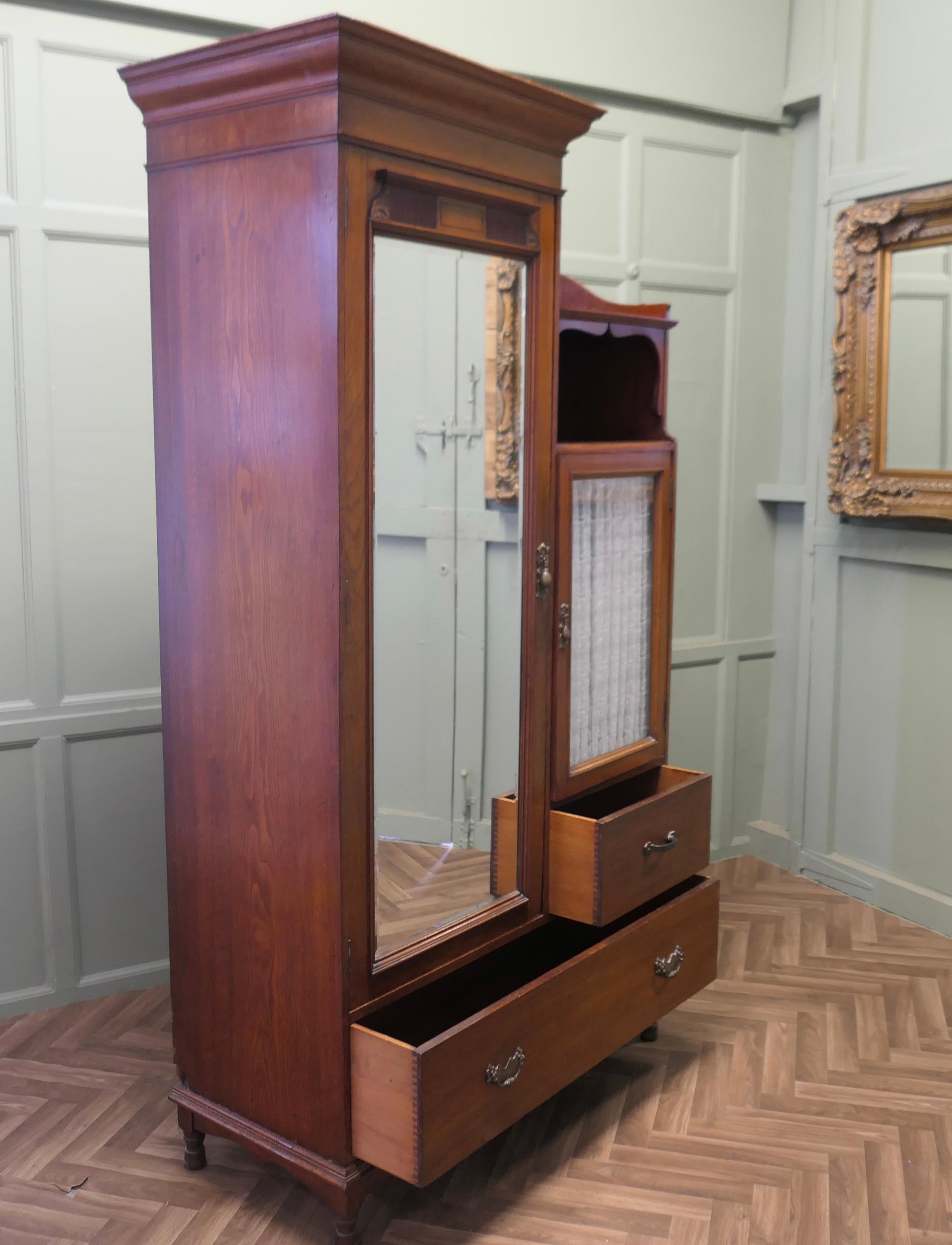 Charmanter Einzelschrank aus Eiche Compactum  Arts and Crafts Eiche Compactum im Zustand „Gut“ im Angebot in Godshill, Isle of Wight