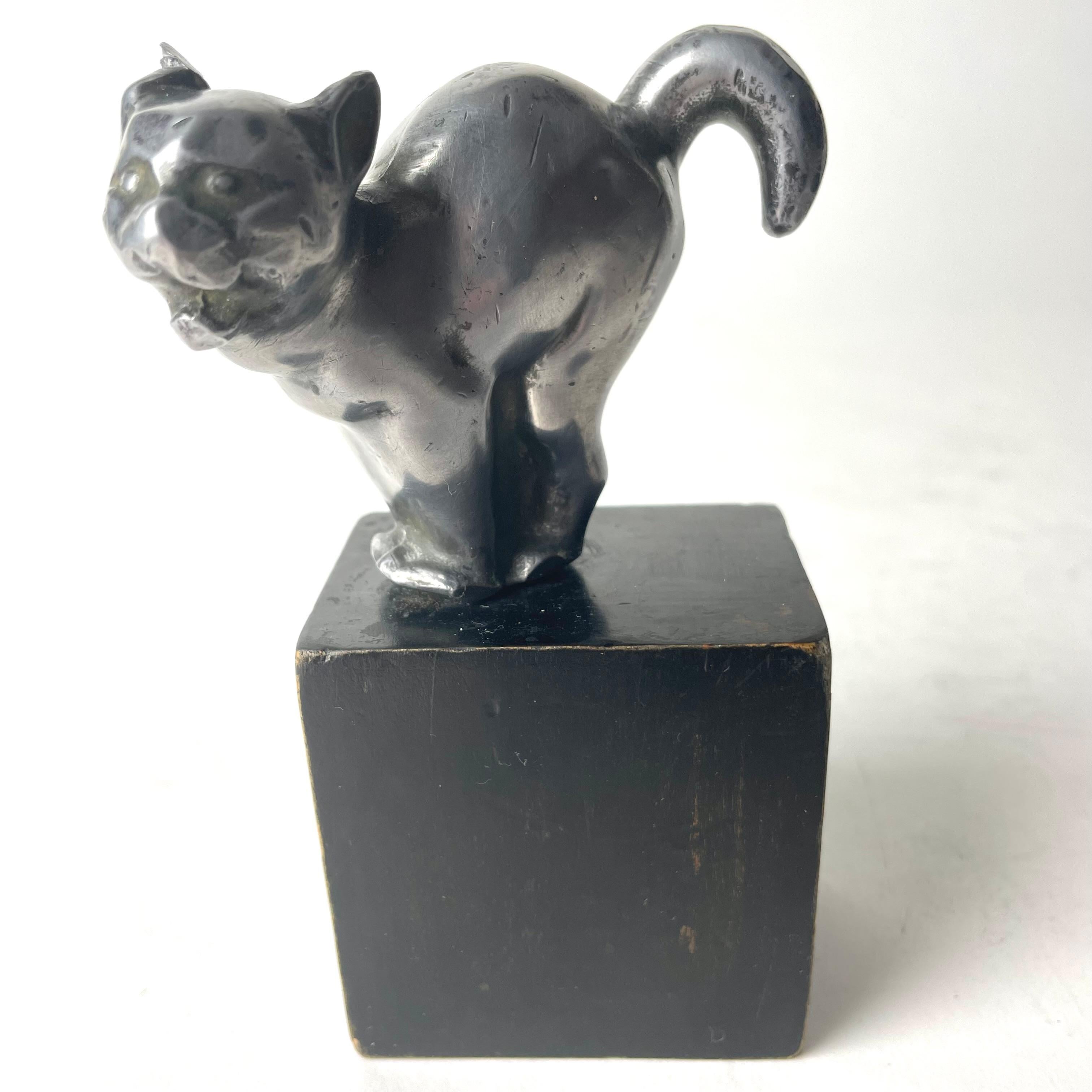 A charming pair of Art Deco Bookends with a dog and a cat from the 1920s-1930s 1