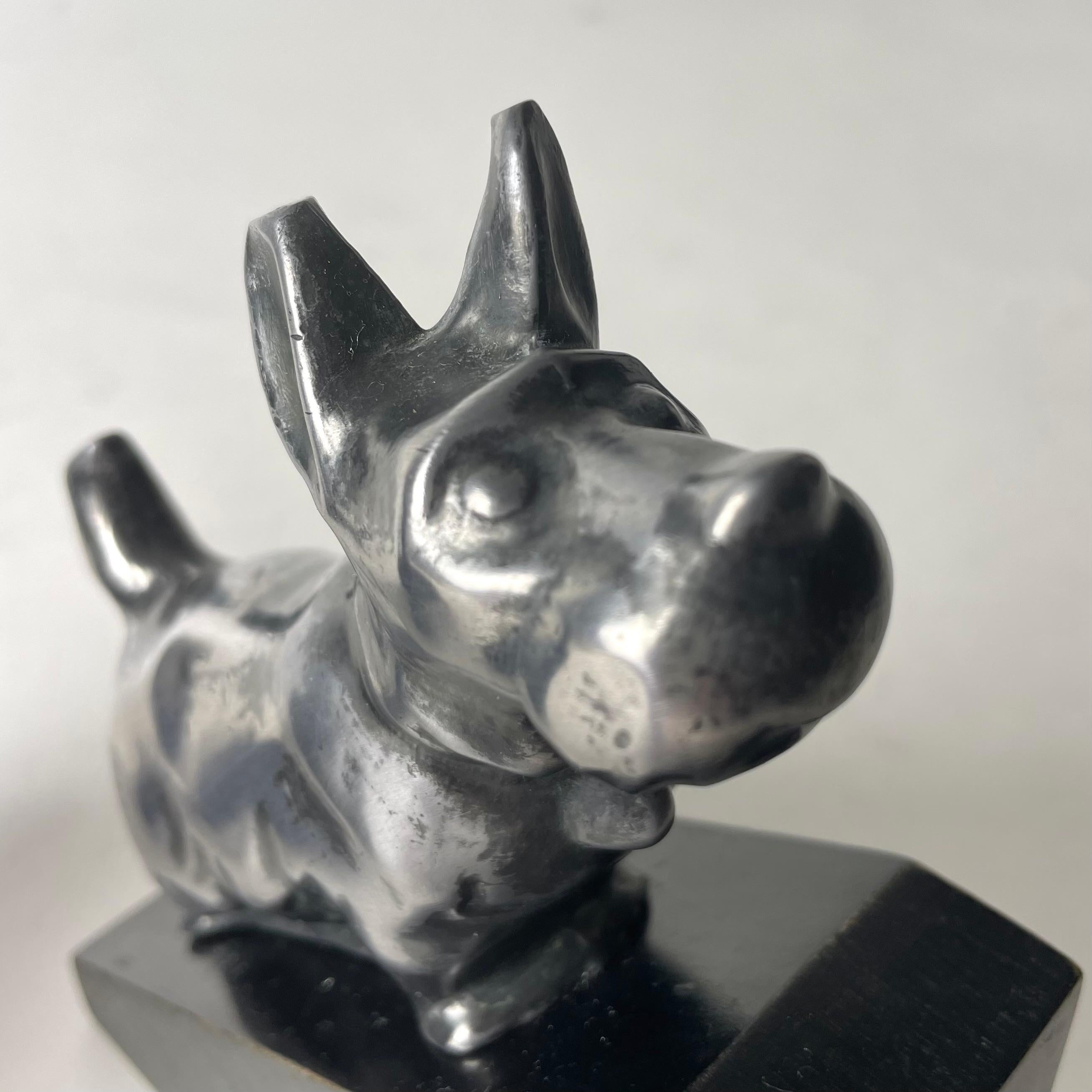 A charming pair of Art Deco Bookends with a dog and a cat from the 1920s-1930s 2