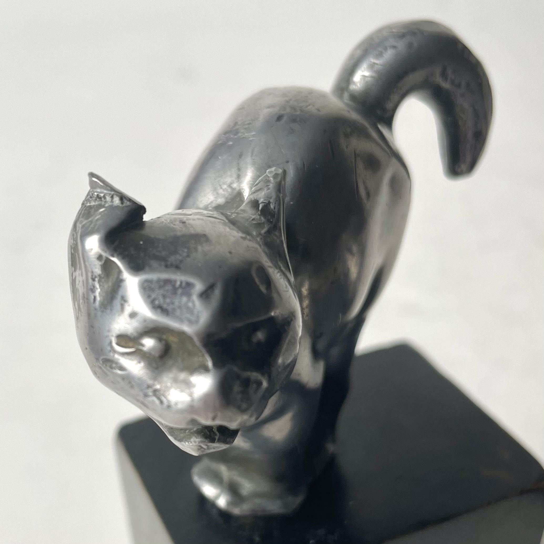 A charming pair of Art Deco Bookends with a dog and a cat from the 1920s-1930s 3