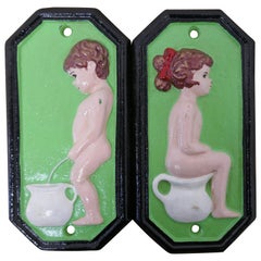 Charmantes Paar männlicher und weiblicher Toilettenschilder