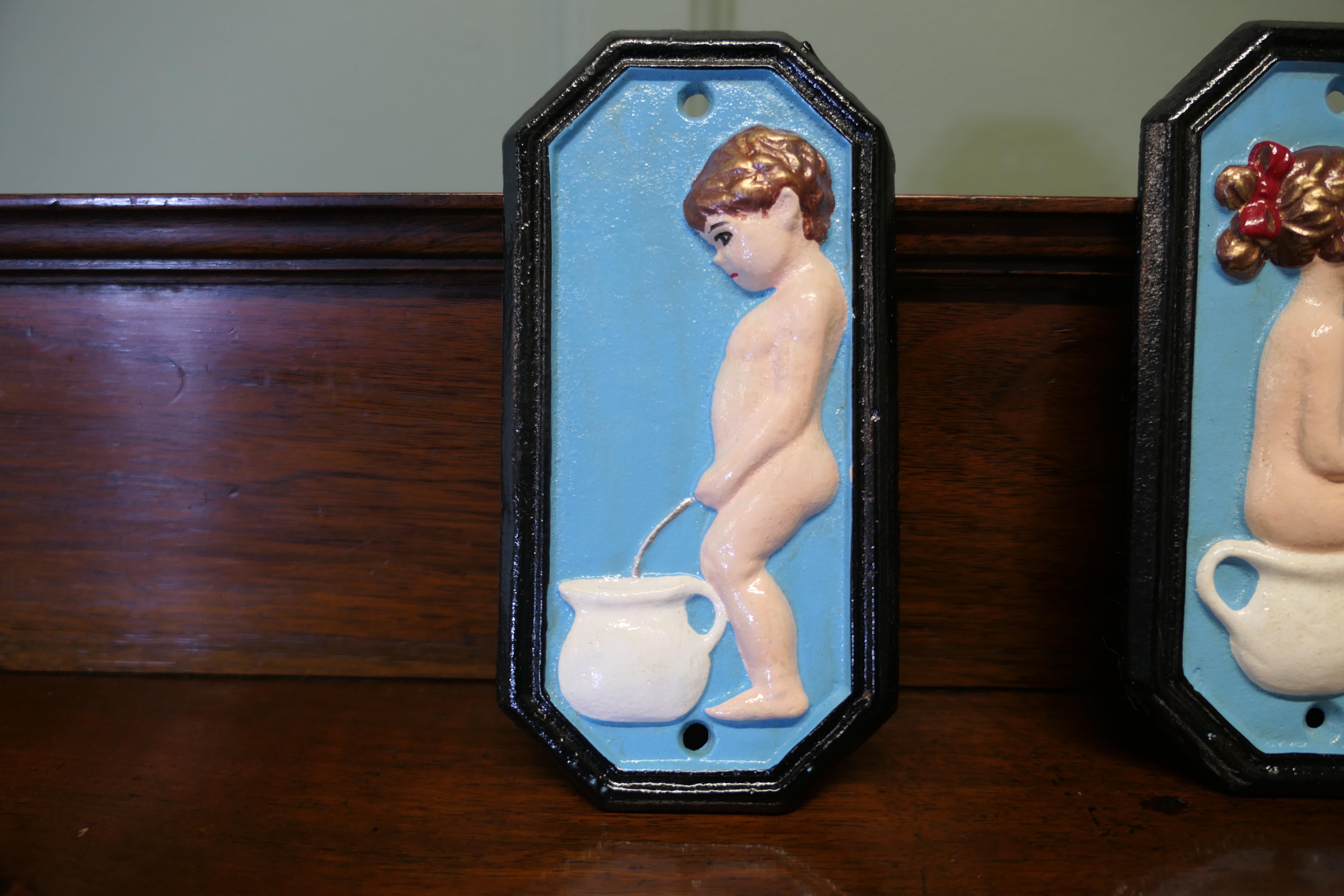 Artisanat Charmante paire d'enseignes de toilette masculine et féminine  Mesdames et Messieurs en vente