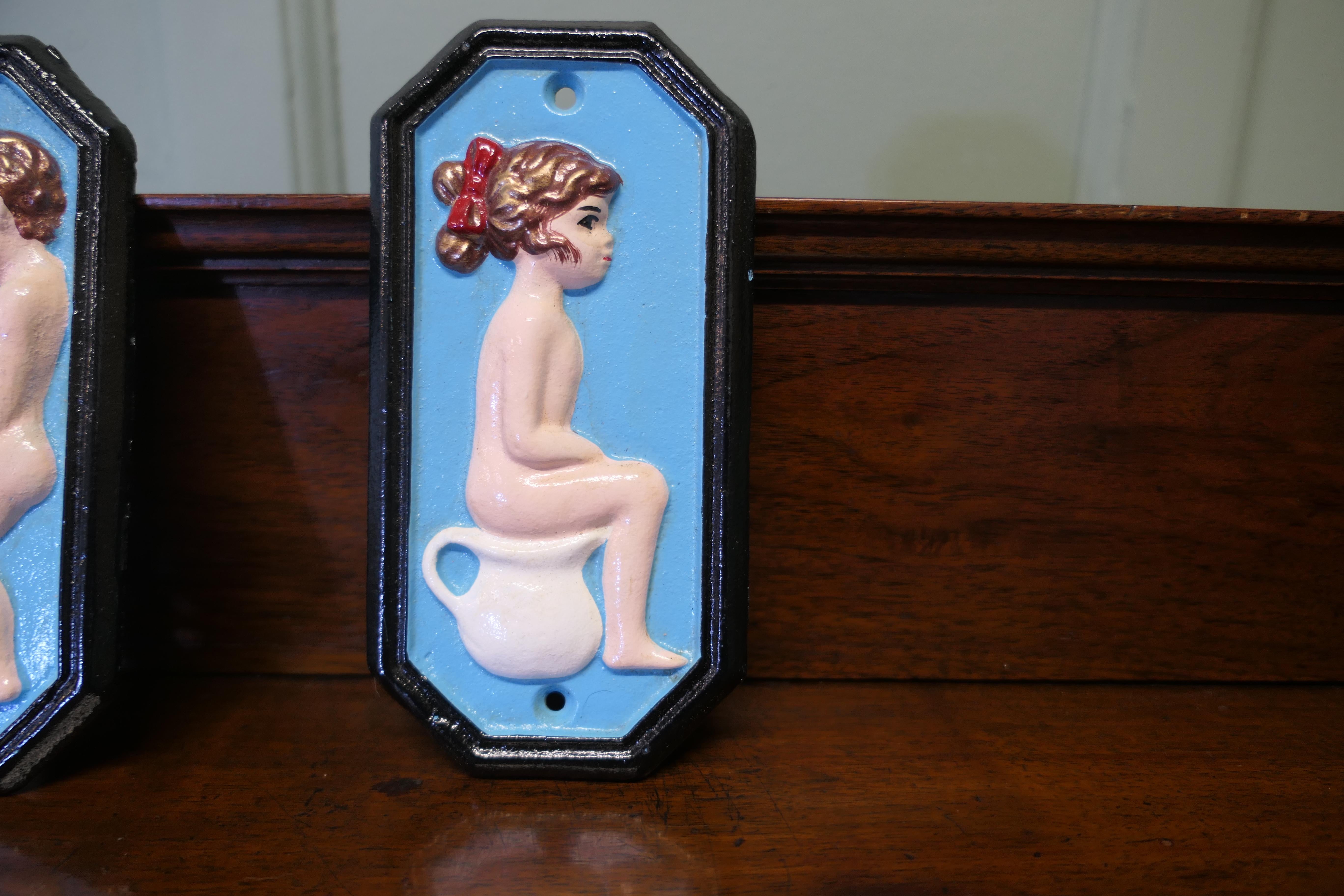 Charmante paire d'enseignes de toilette masculine et féminine  Mesdames et Messieurs Bon état - En vente à Godshill, Isle of Wight