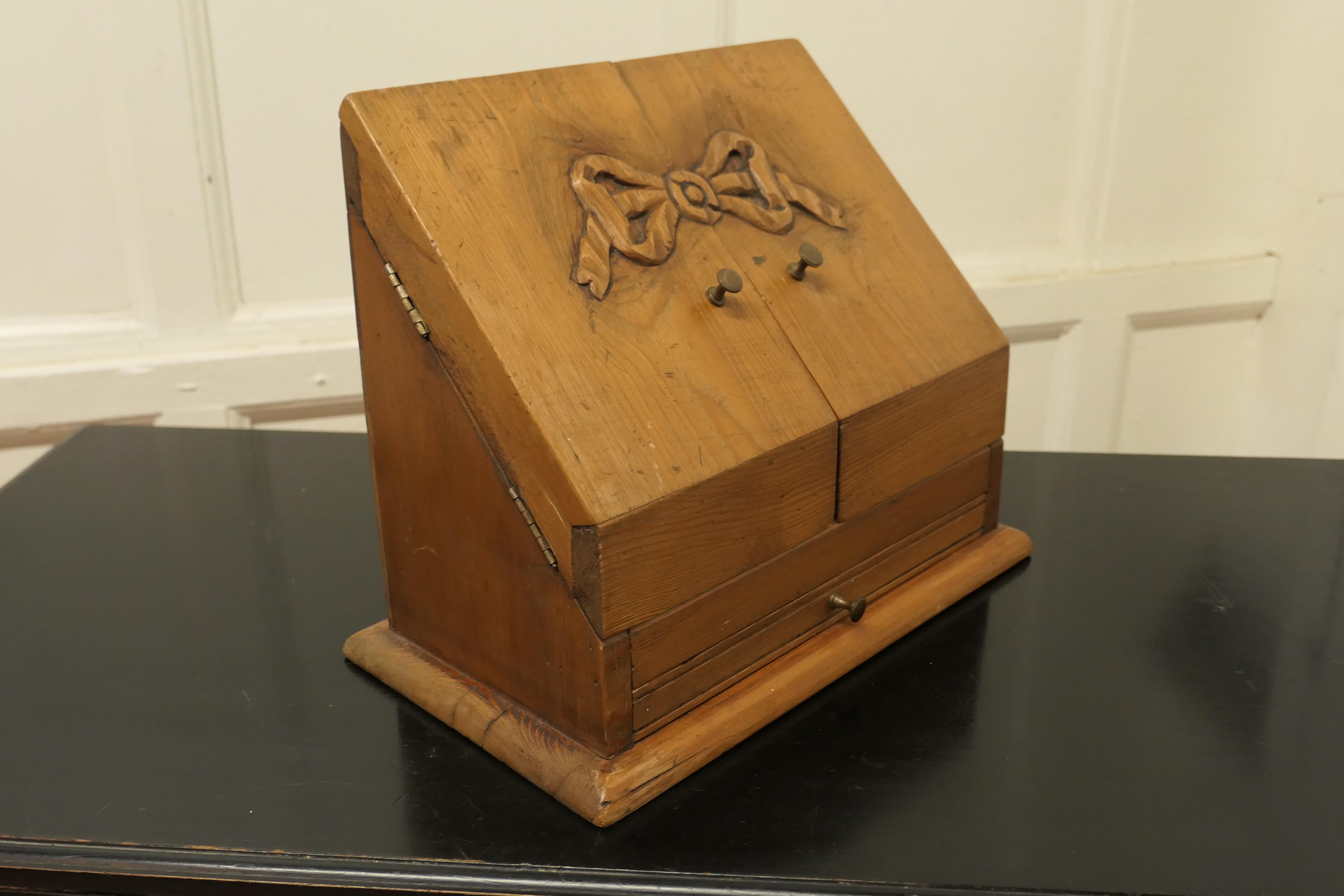 Charming Victorian Hand Carved Pine Stationary Box In Good Condition For Sale In Chillerton, Isle of Wight