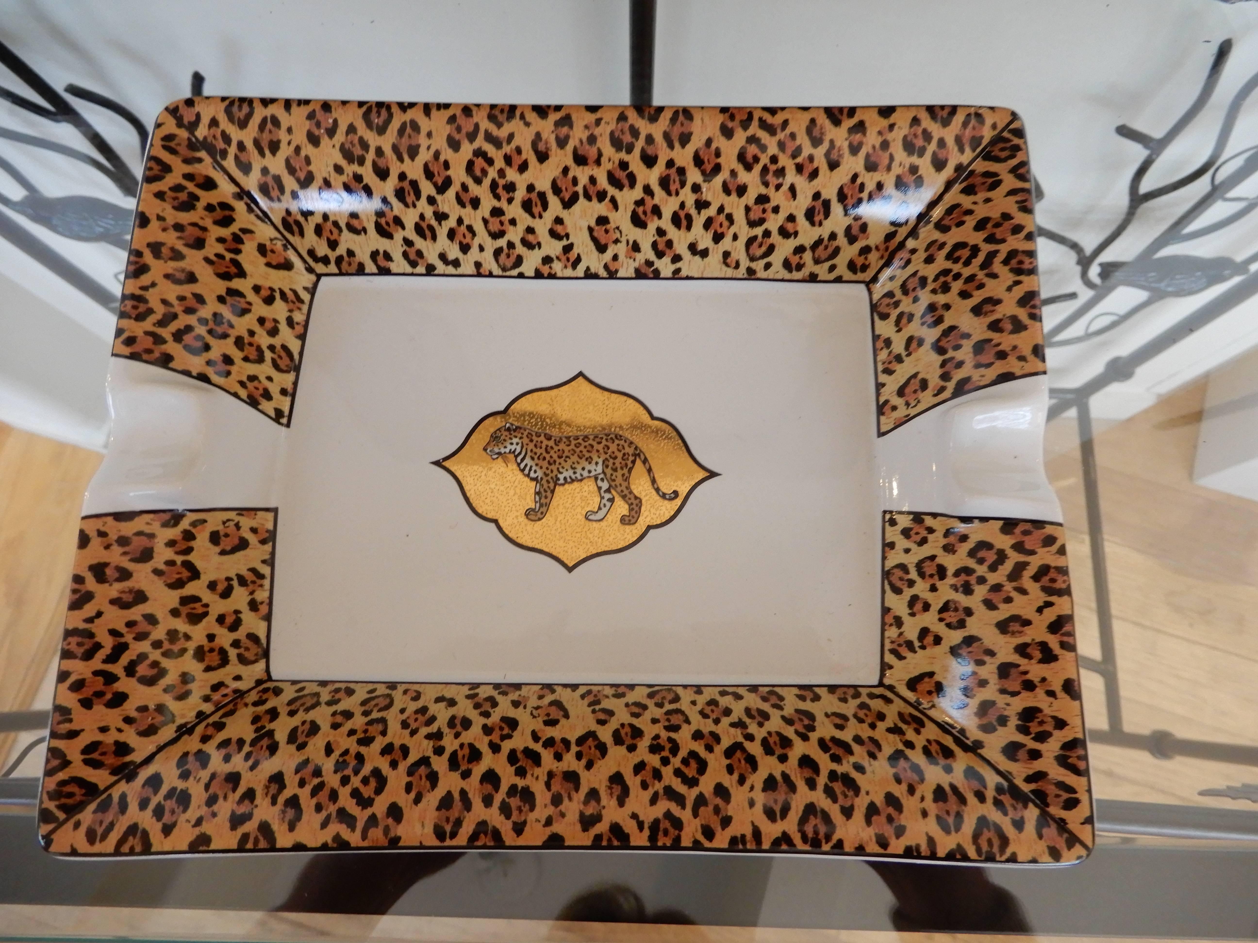 Chase Hand-Painted Ceramic Leopard Ash Tray with 24-Karat Gold In Excellent Condition In Bellport, NY