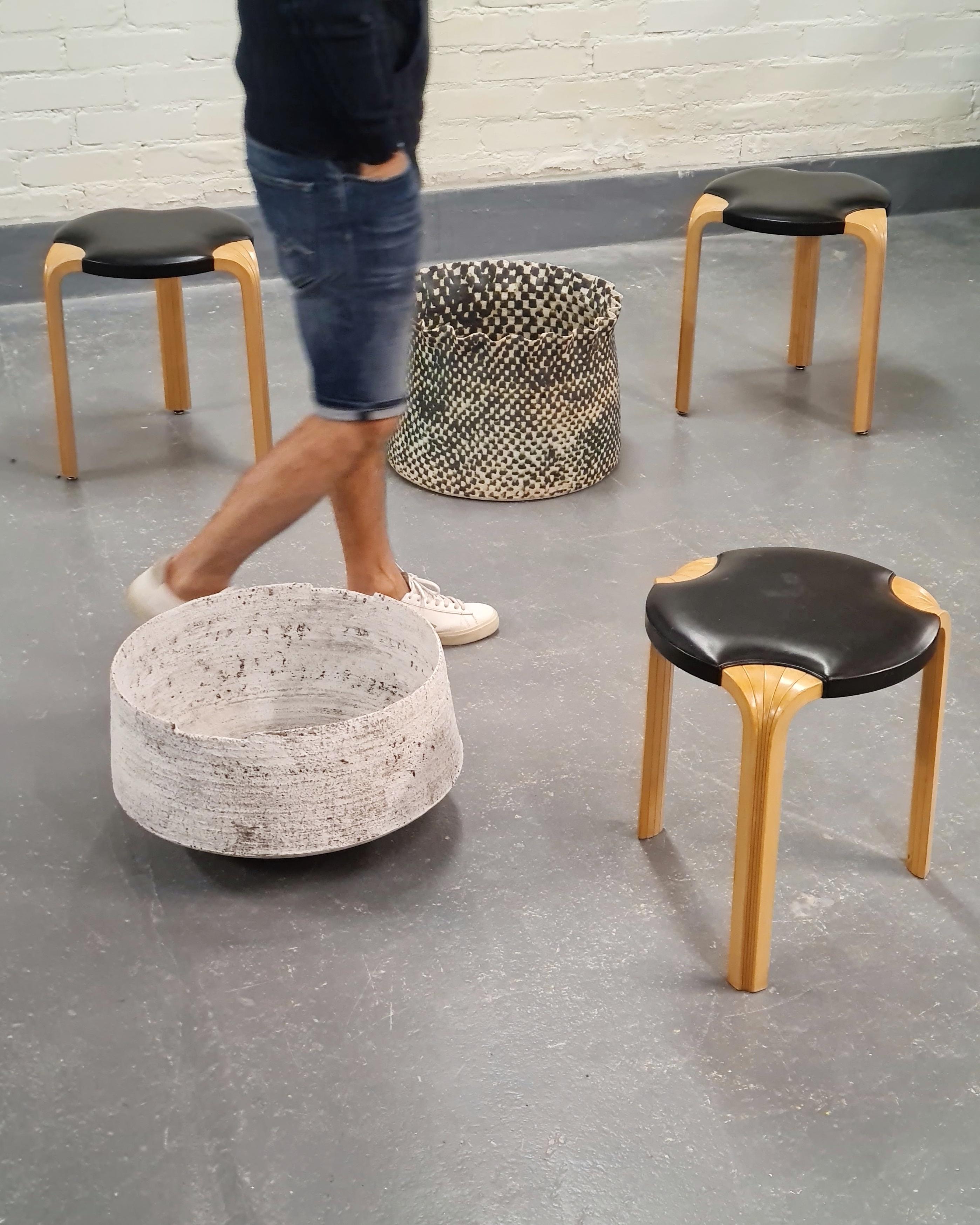 Cestino a scacchi, The Forest Series 1, opera d'arte in ceramica, Kati Tuominen-Niittylä in vendita 3