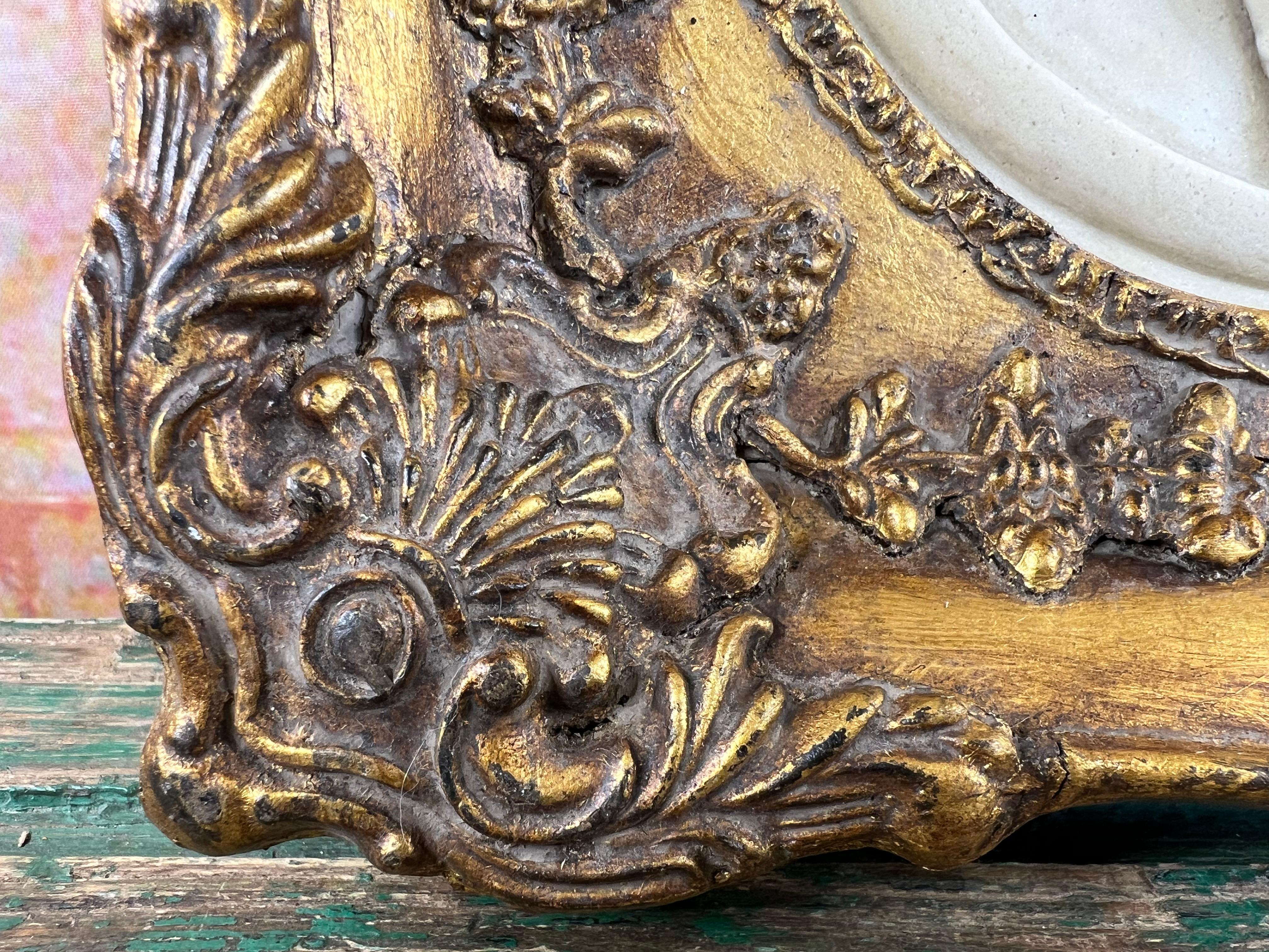 Una apreciada obra maestra: Medallón victoriano con putti de la familia Wyon siglo XIX en venta