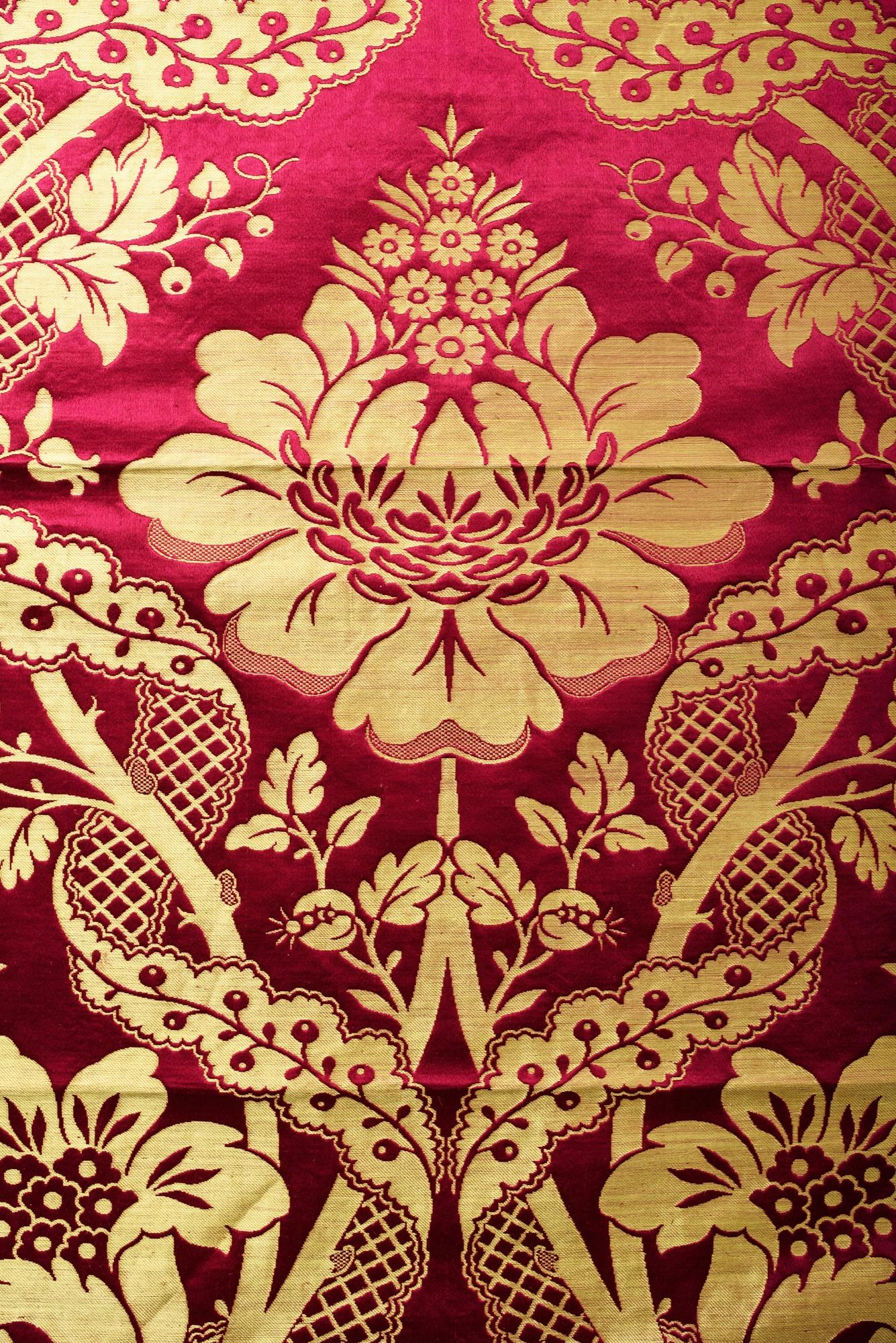 Pantalon de lampe en soie à motif de cerisier et or jaune - Lyon ou Tours, circa 1870  en vente 1