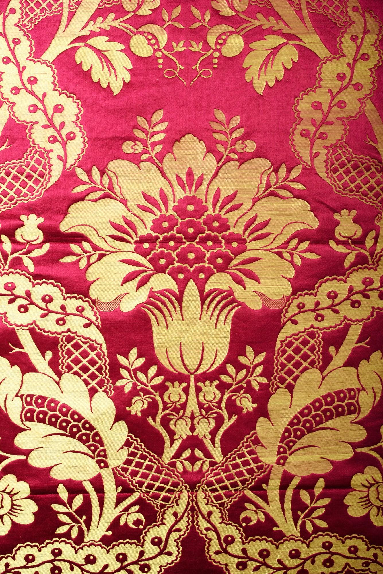 Pantalon de lampe en soie à motif de cerisier et or jaune - Lyon ou Tours, circa 1870  en vente 3