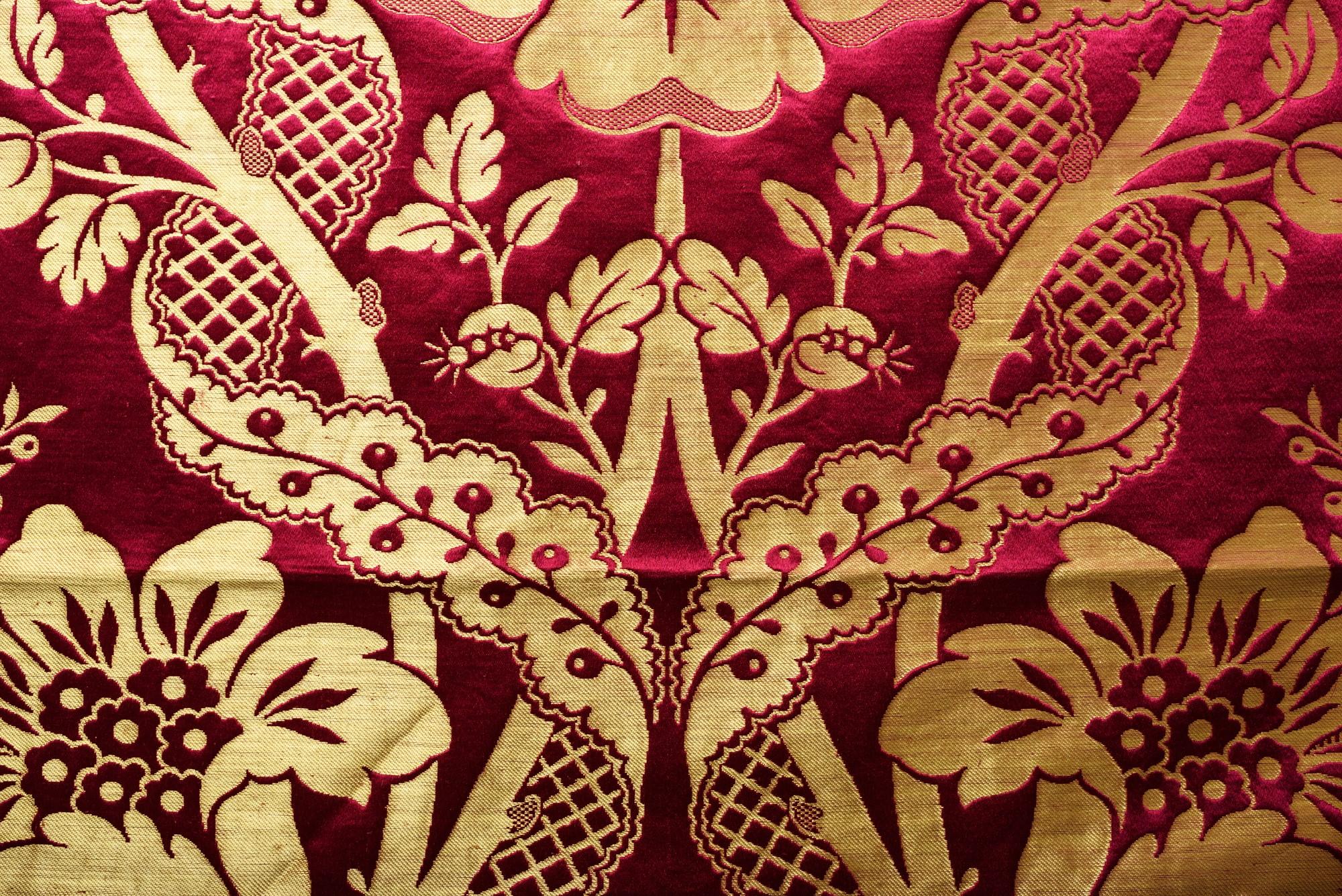 Pantalon de lampe en soie à motif de cerisier et or jaune - Lyon ou Tours, circa 1870  en vente 4